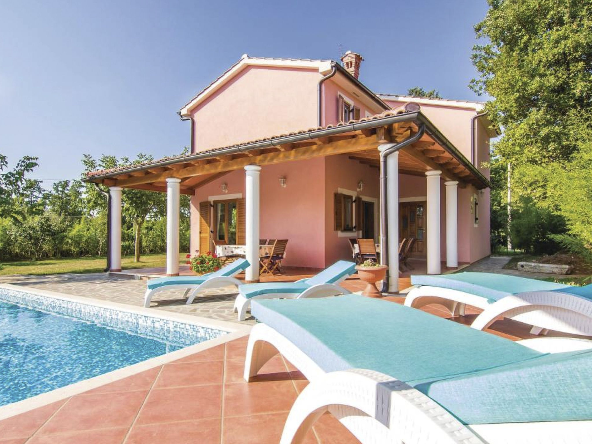 Valmonida mit Pool-Dedans