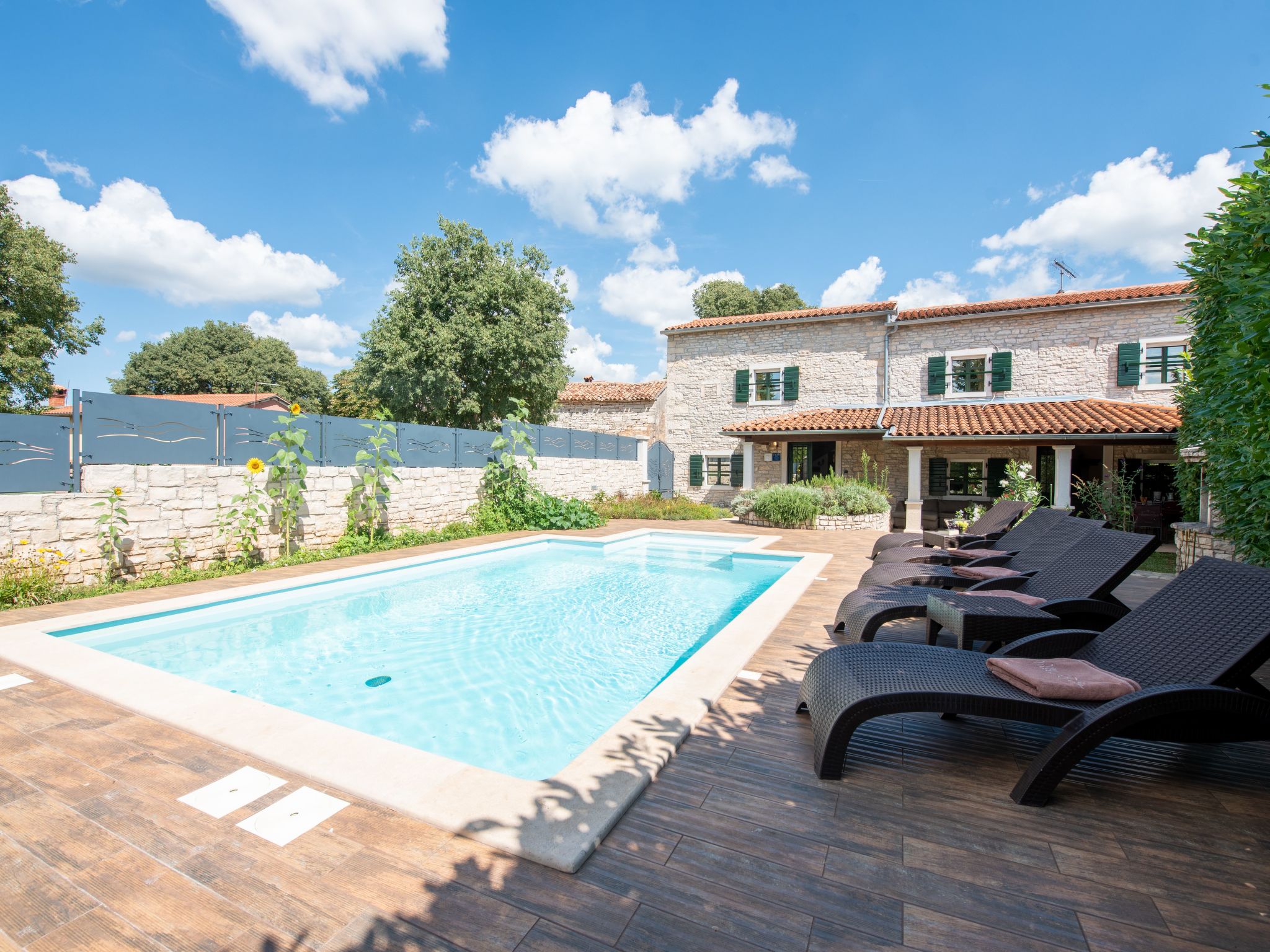 In Krculi mit Privatem Pool-Binnen