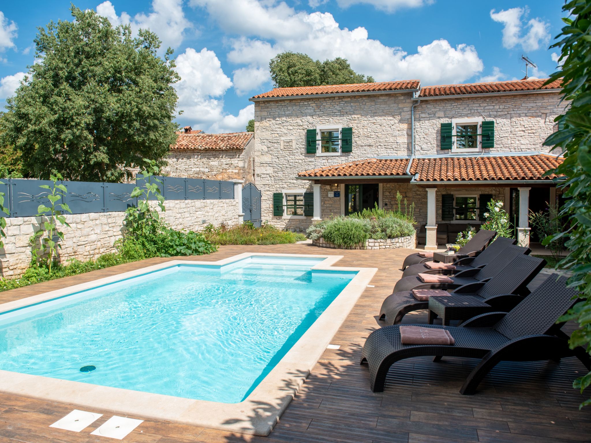 In Krculi mit Privatem Pool-Binnen