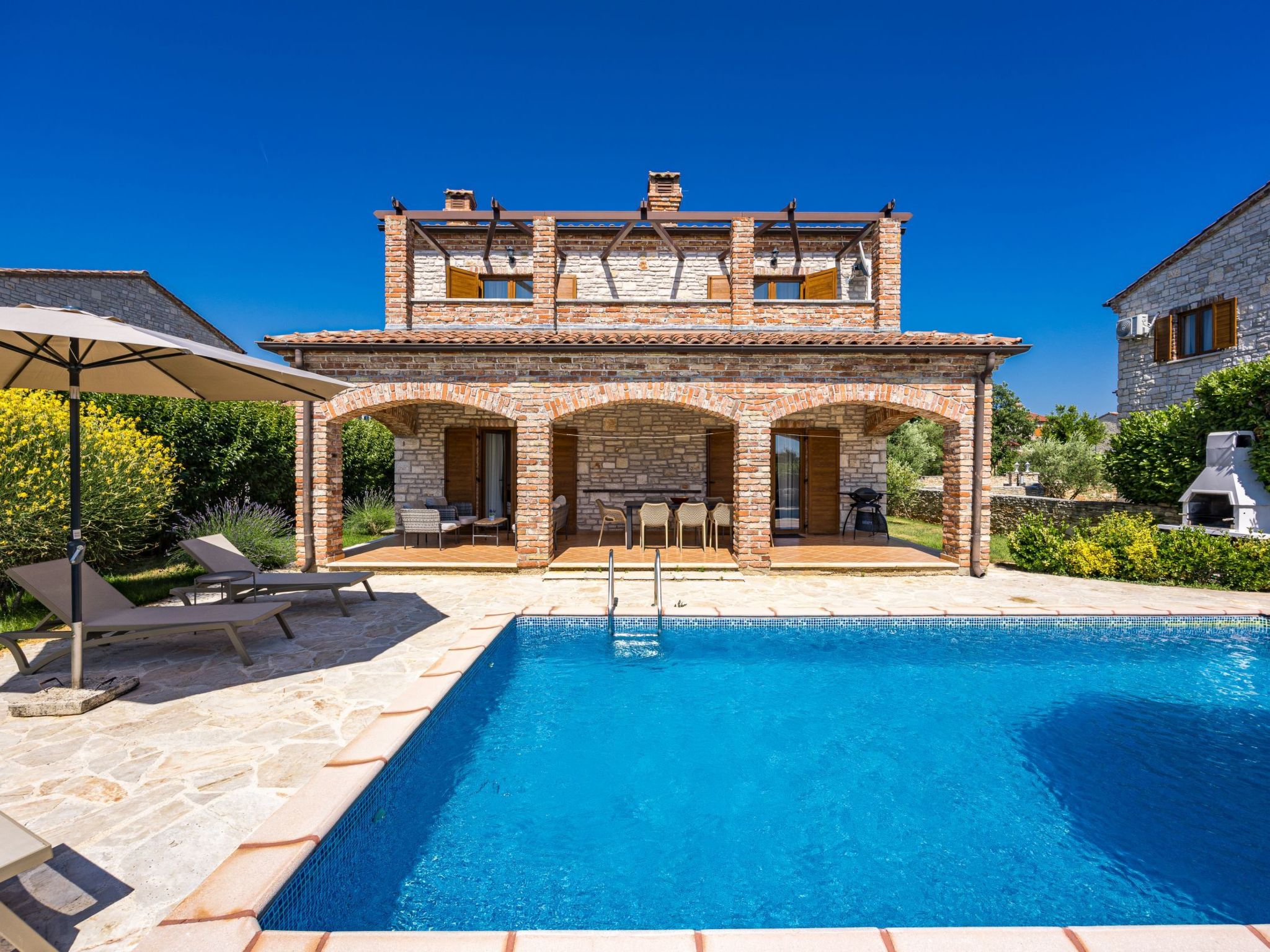 Vakantiehuis met omheinde tuin in Cere (Kroatië) 1 hond is welkom