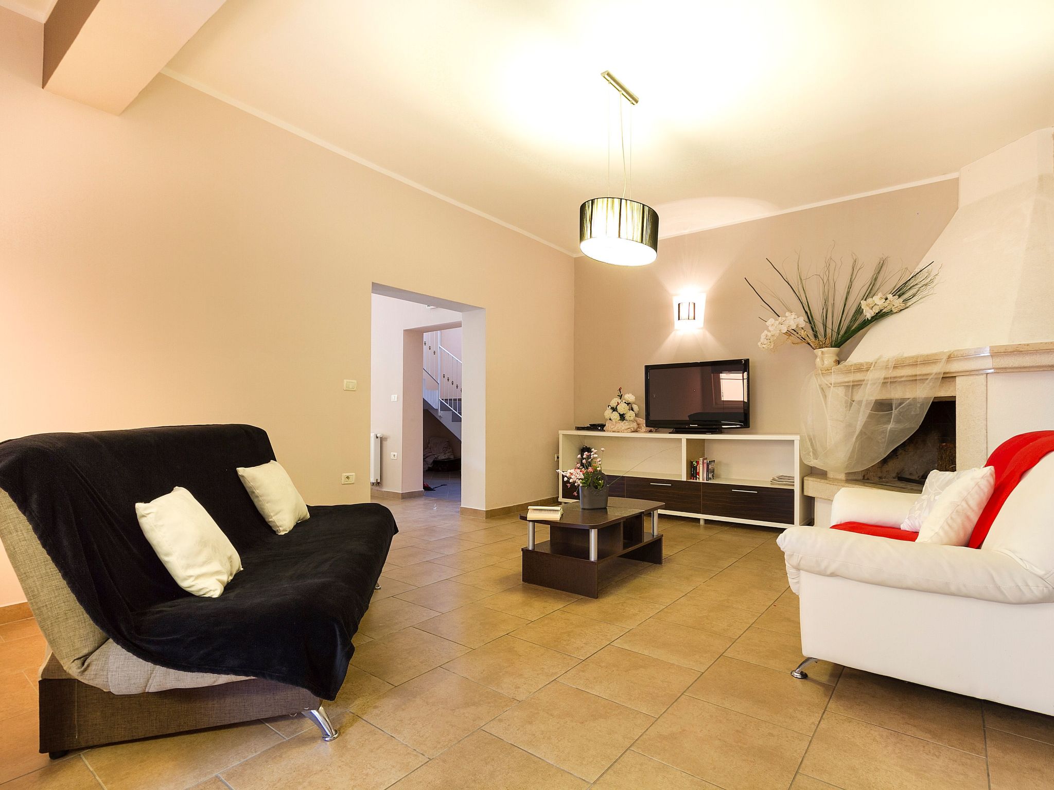 Wunderschönes Ferienhaus in Cere mit Privatem Pool-Dedans