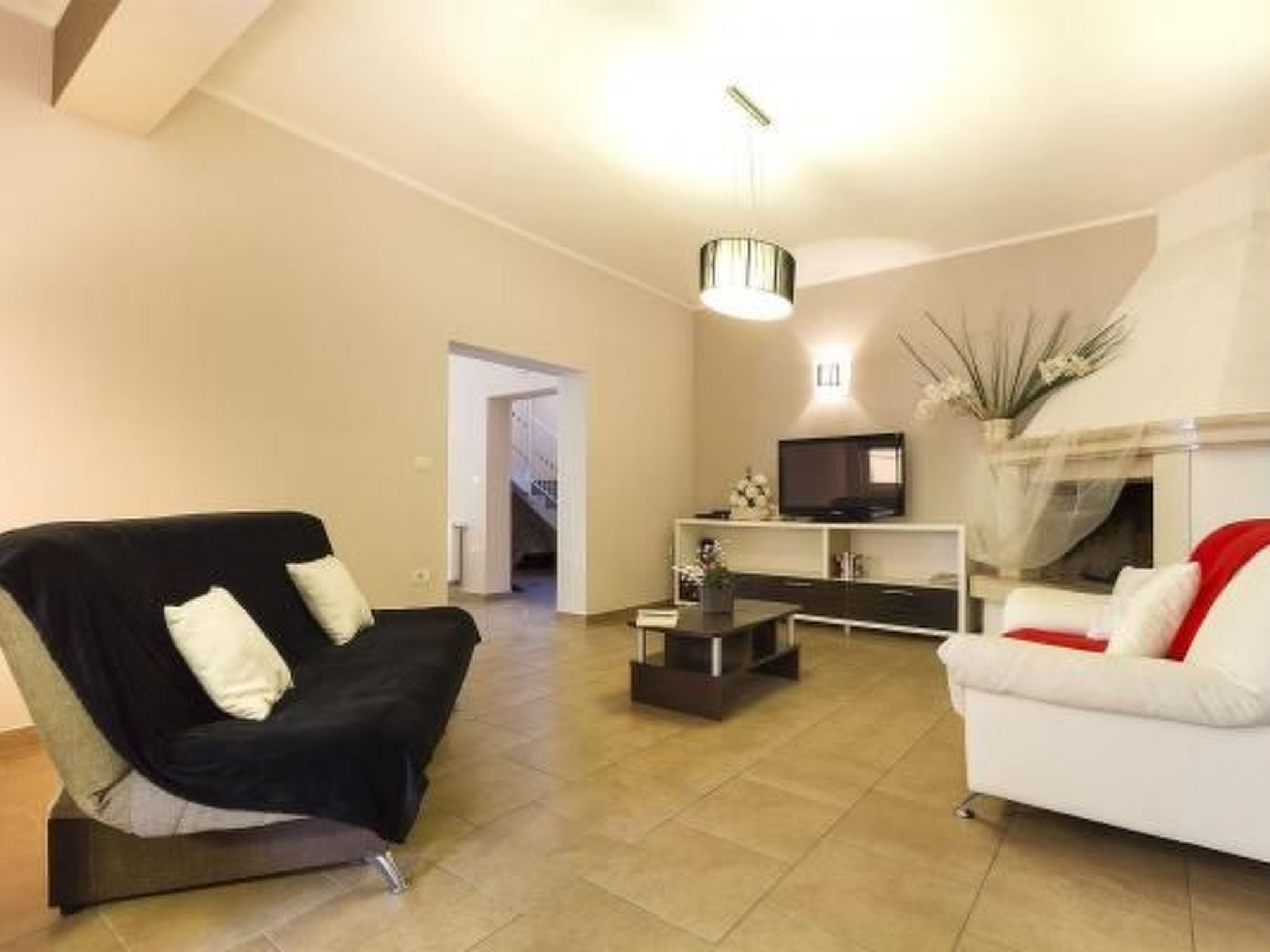 Wunderschönes Ferienhaus in Cere mit Privatem Pool-Binnen