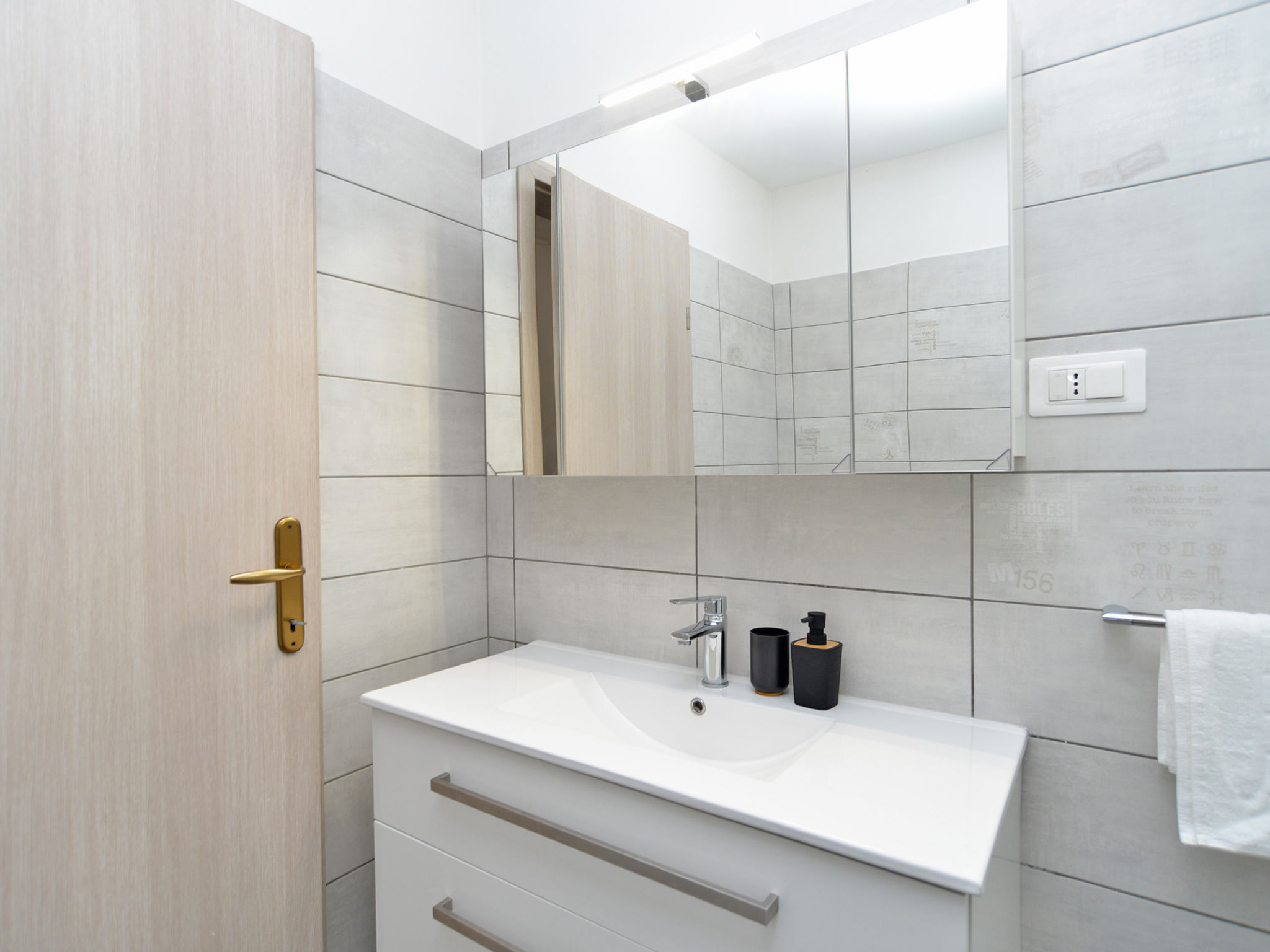 House 2157 - Binnen