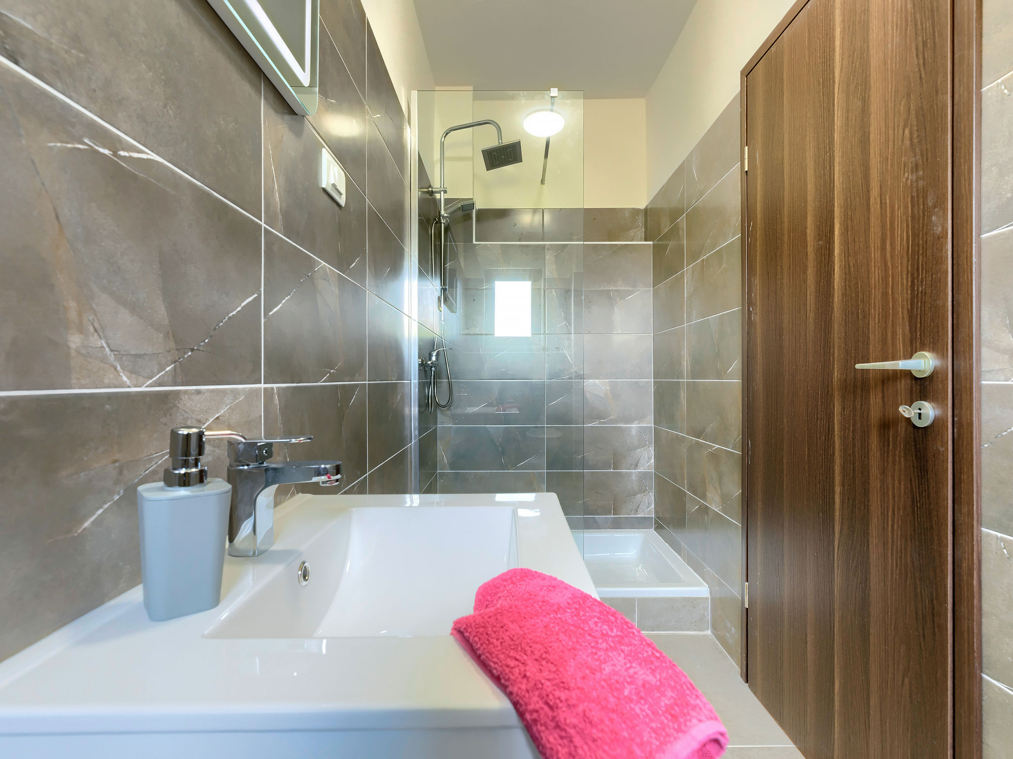 Maison Mia – Salle de bains, photo 26 sur 36