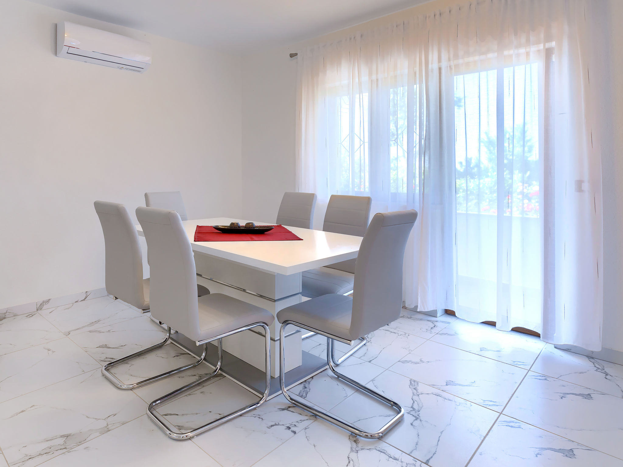 Maison Mia – Cuisine et coin repas, photo 7 sur 36