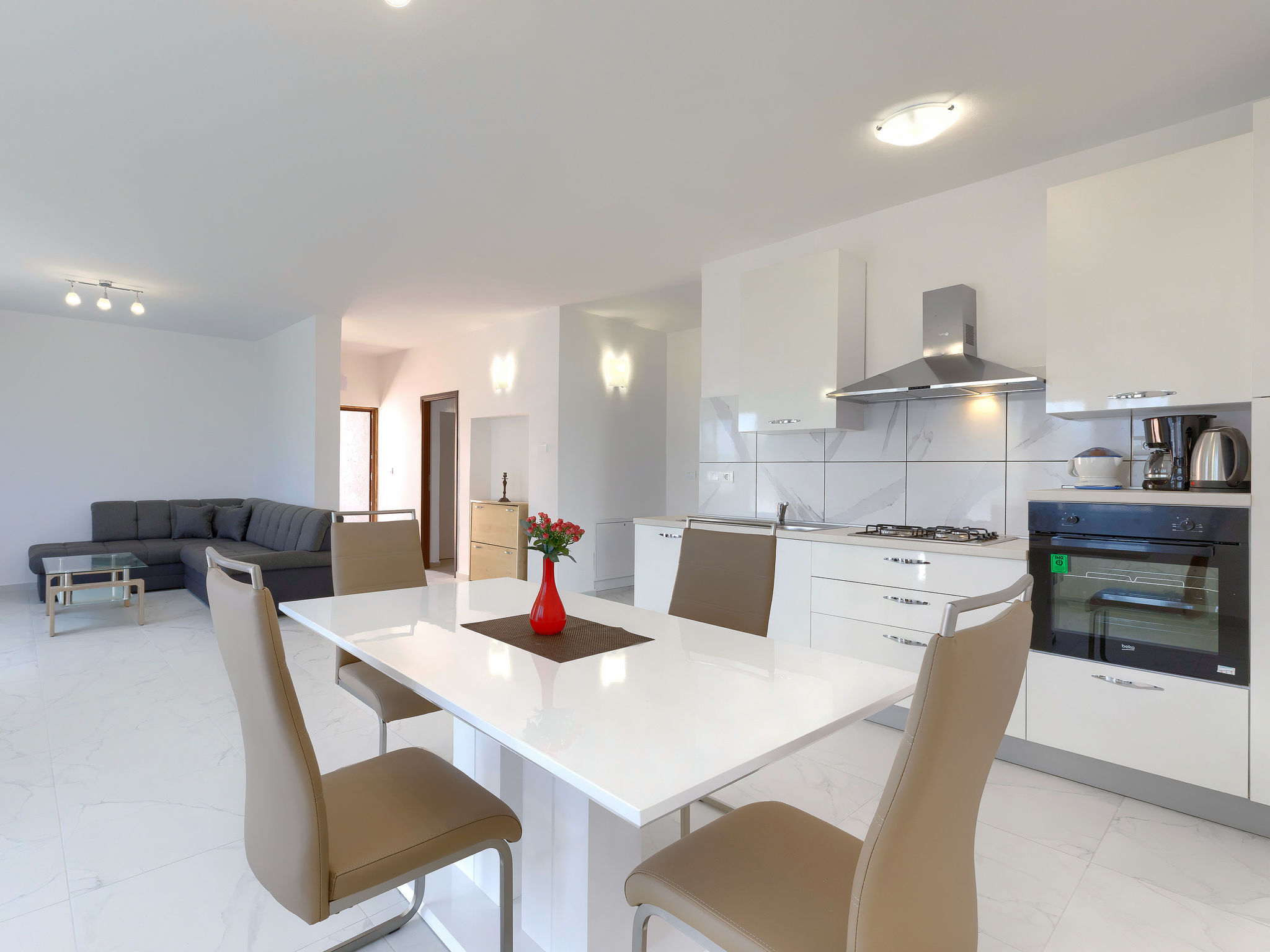 Maison Mia – Cuisine et coin repas, photo 24 sur 36