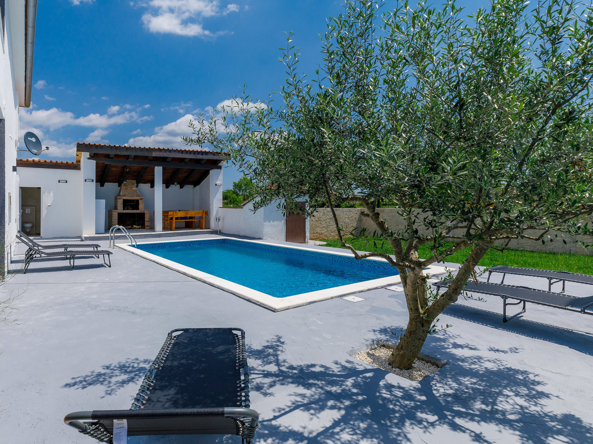 Mia — Pool Outdoor (3 of 36)