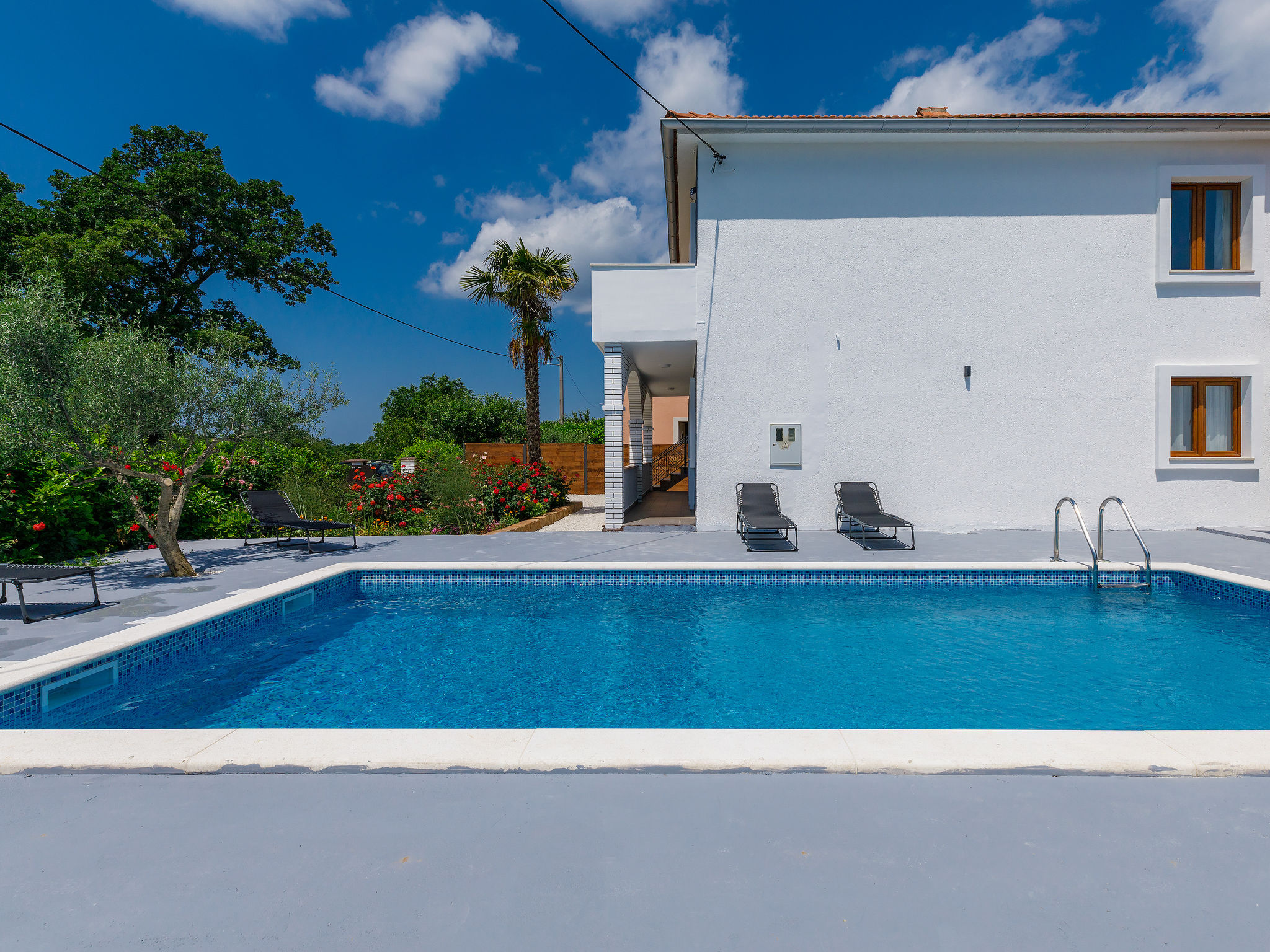 Maison Mia – Piscine extérieure, photo 34 sur 36