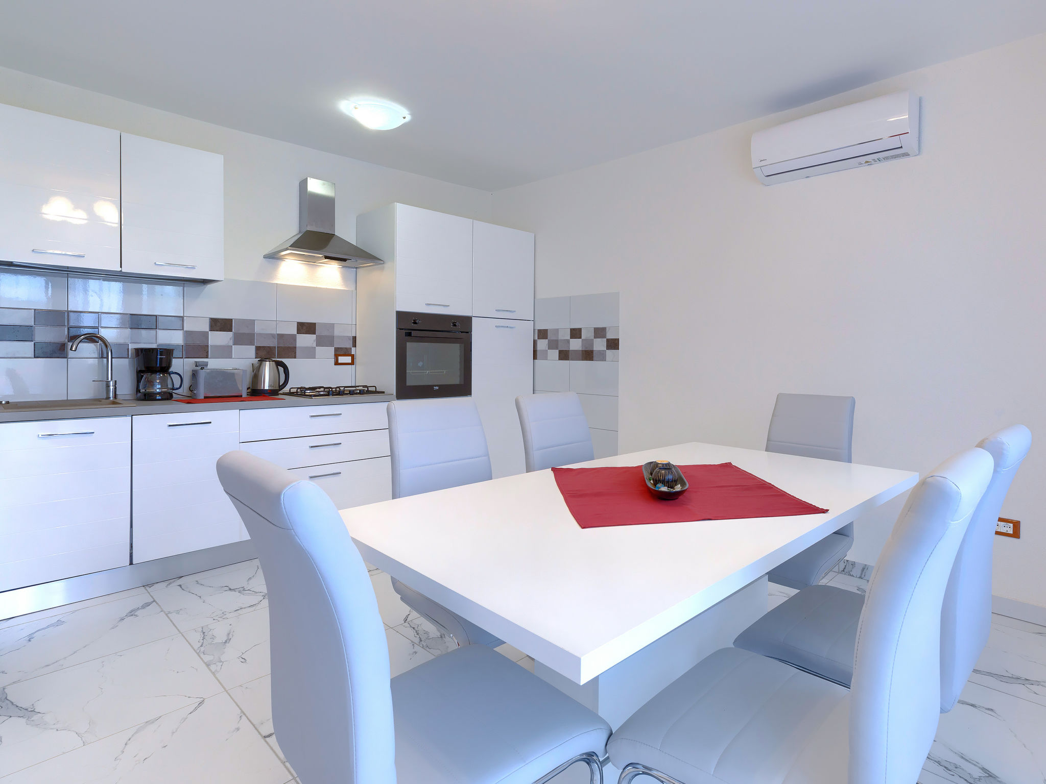 Maison Mia – Cuisine et coin repas, photo 8 sur 36
