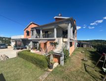 Stijlvol appartement met privézwembad in Svetvinčenat, Istrië - thumbnail 3