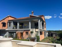 Stijlvol appartement met privézwembad in Svetvinčenat, Istrië - thumbnail 4