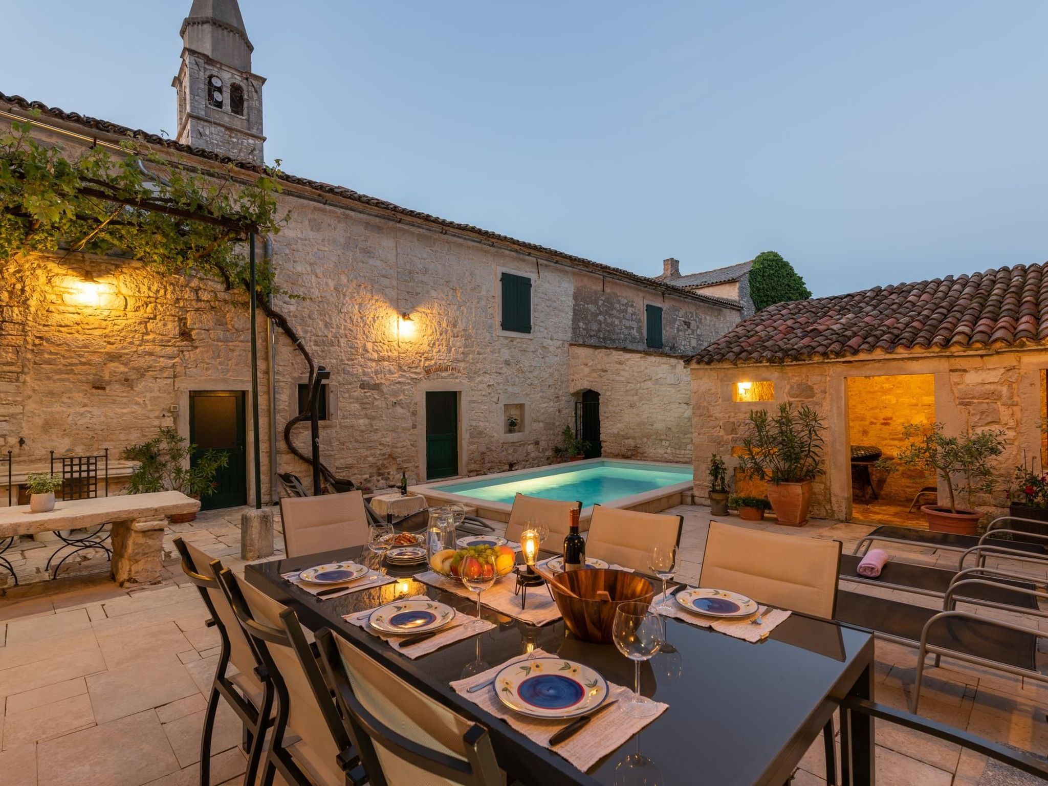 Vakantiehuis met omheinde tuin in Svetvincenat (Kroatië) 1 hond is welkom