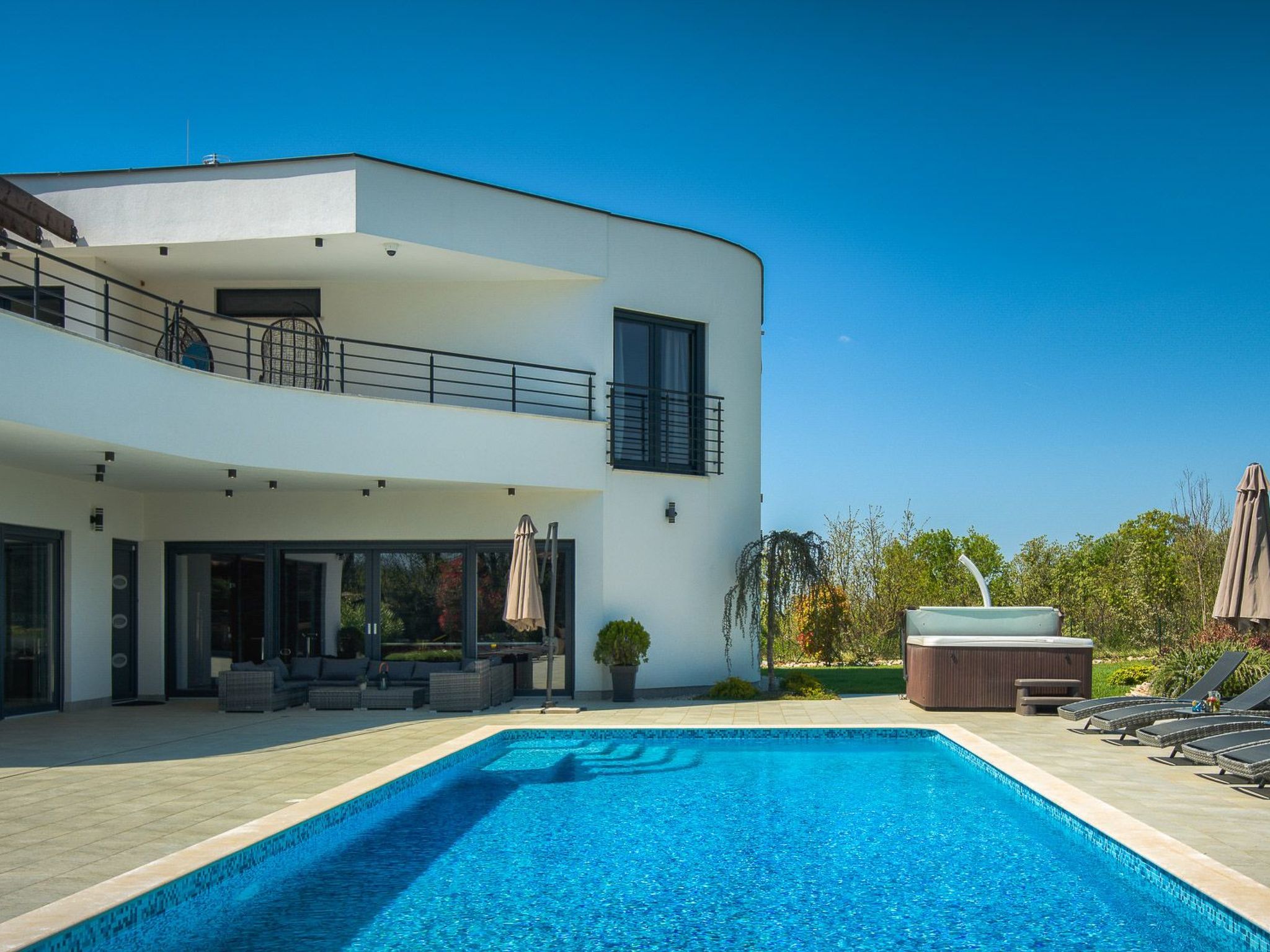 Sommer 'Villa La Dominika-Image-tags.info