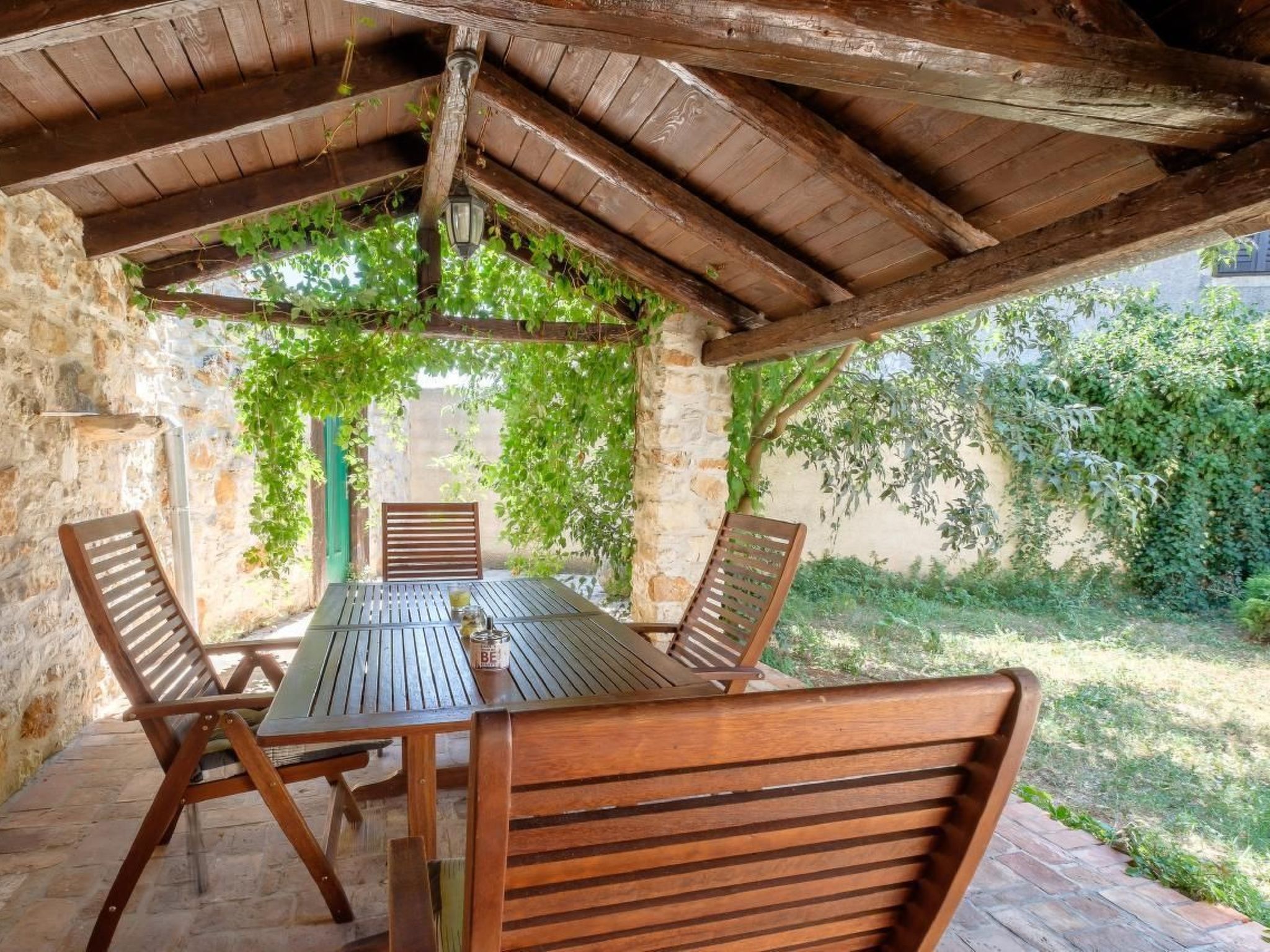 Vakantiehuis met omheinde tuin in Bokordici (Kroatië) 3 honden zijn welkom