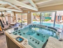 Villa "Magnolia" mit Schwimmbad, Sauna und Jacuzzi
