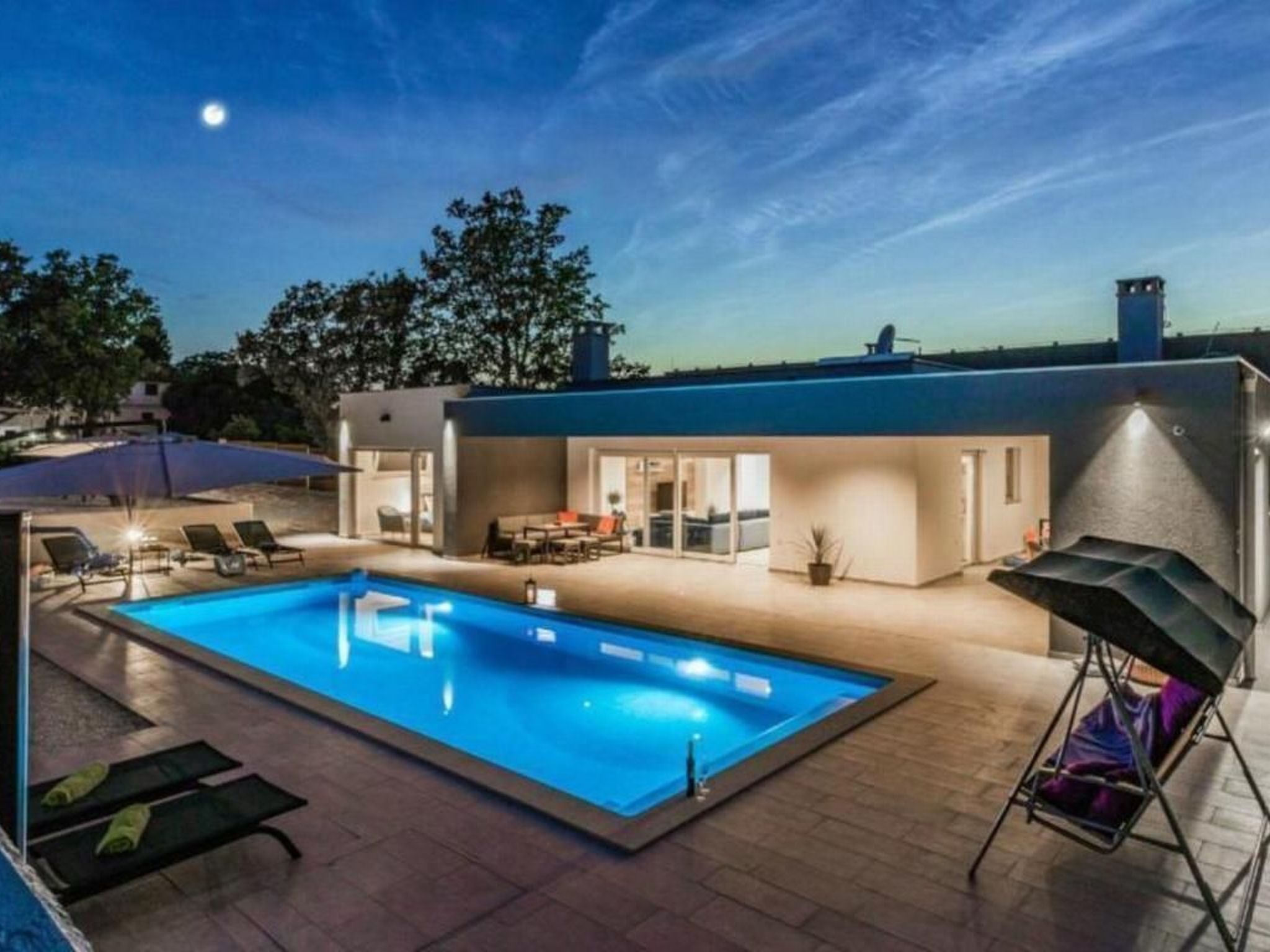 Villa Sanivaro mit beheiztem Pool und Whirlpool-Inside