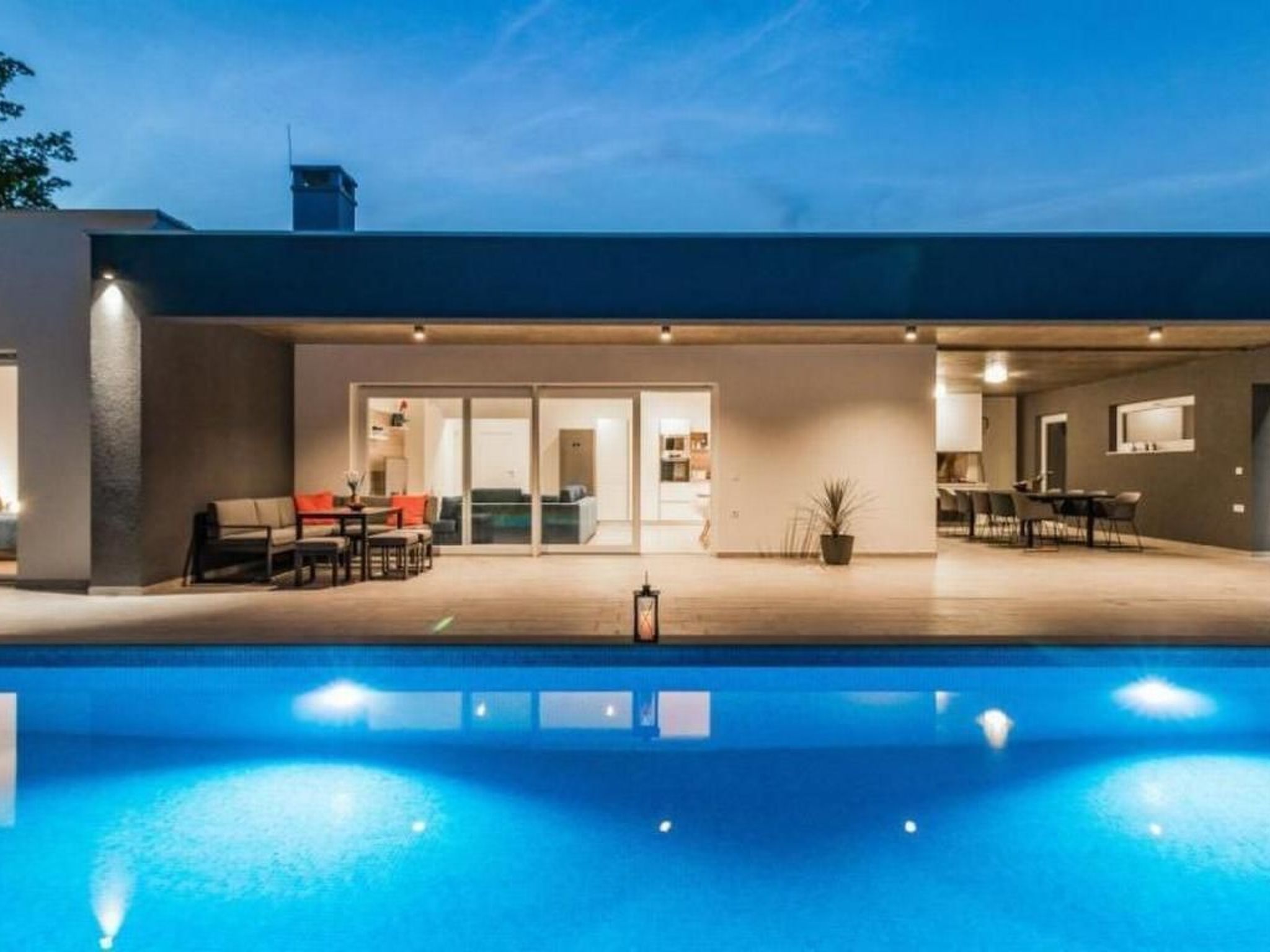 Villa Sanivaro mit beheiztem Pool und Whirlpool-Inside