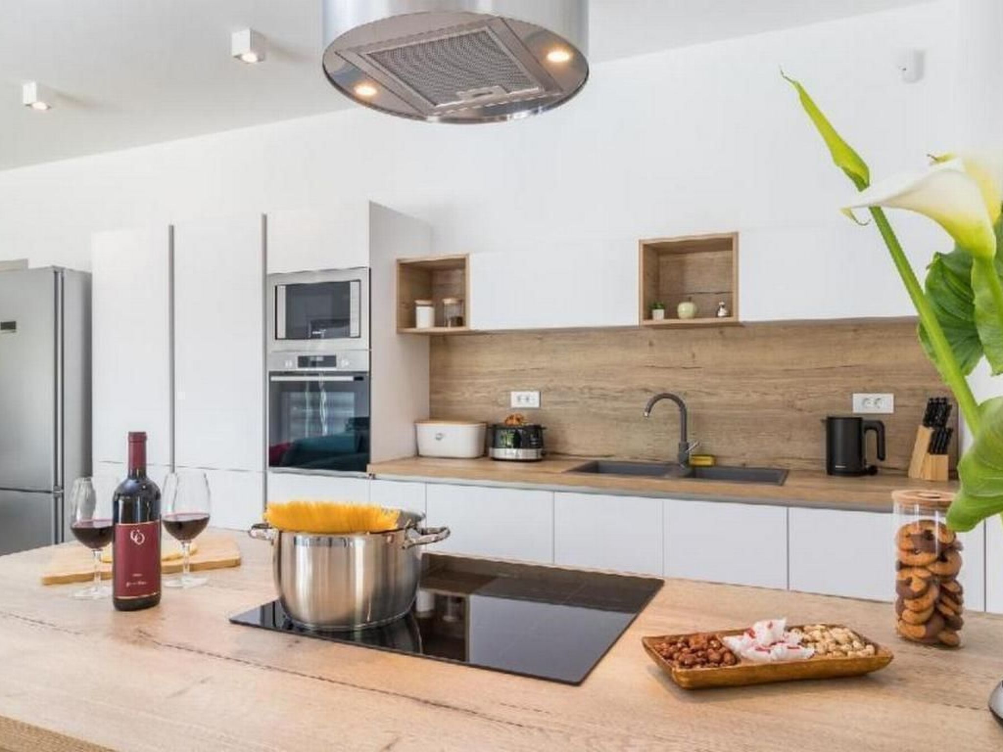 Villa Sanivaro mit beheiztem Pool und Whirlpool-Inside