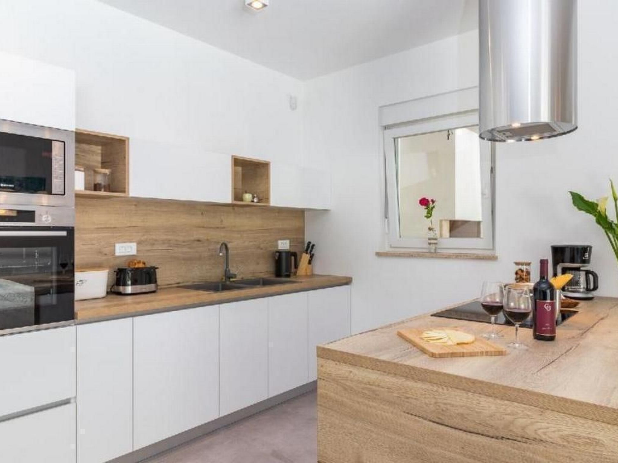 Villa Sanivaro mit beheiztem Pool und Whirlpool-Inside