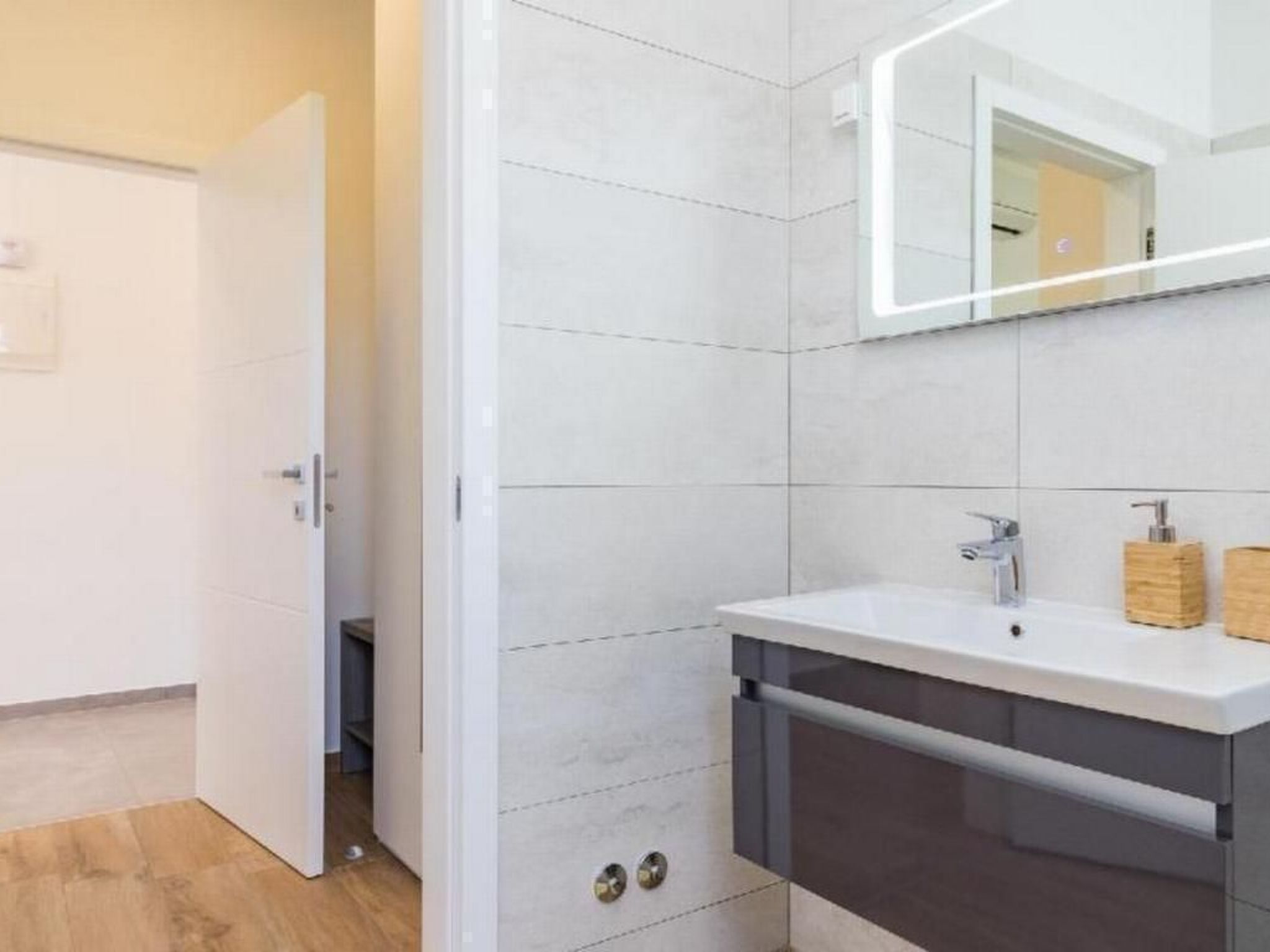 Villa Sanivaro mit beheiztem Pool und Whirlpool-Inside