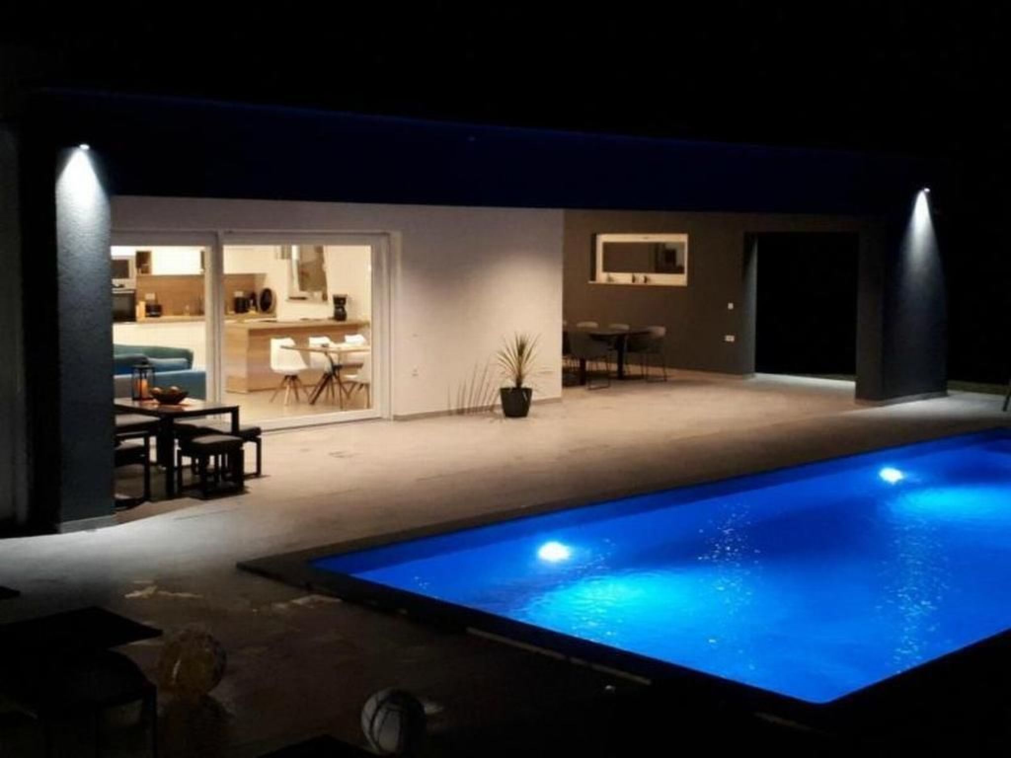 Villa Sanivaro mit beheiztem Pool und Whirlpool-Inside