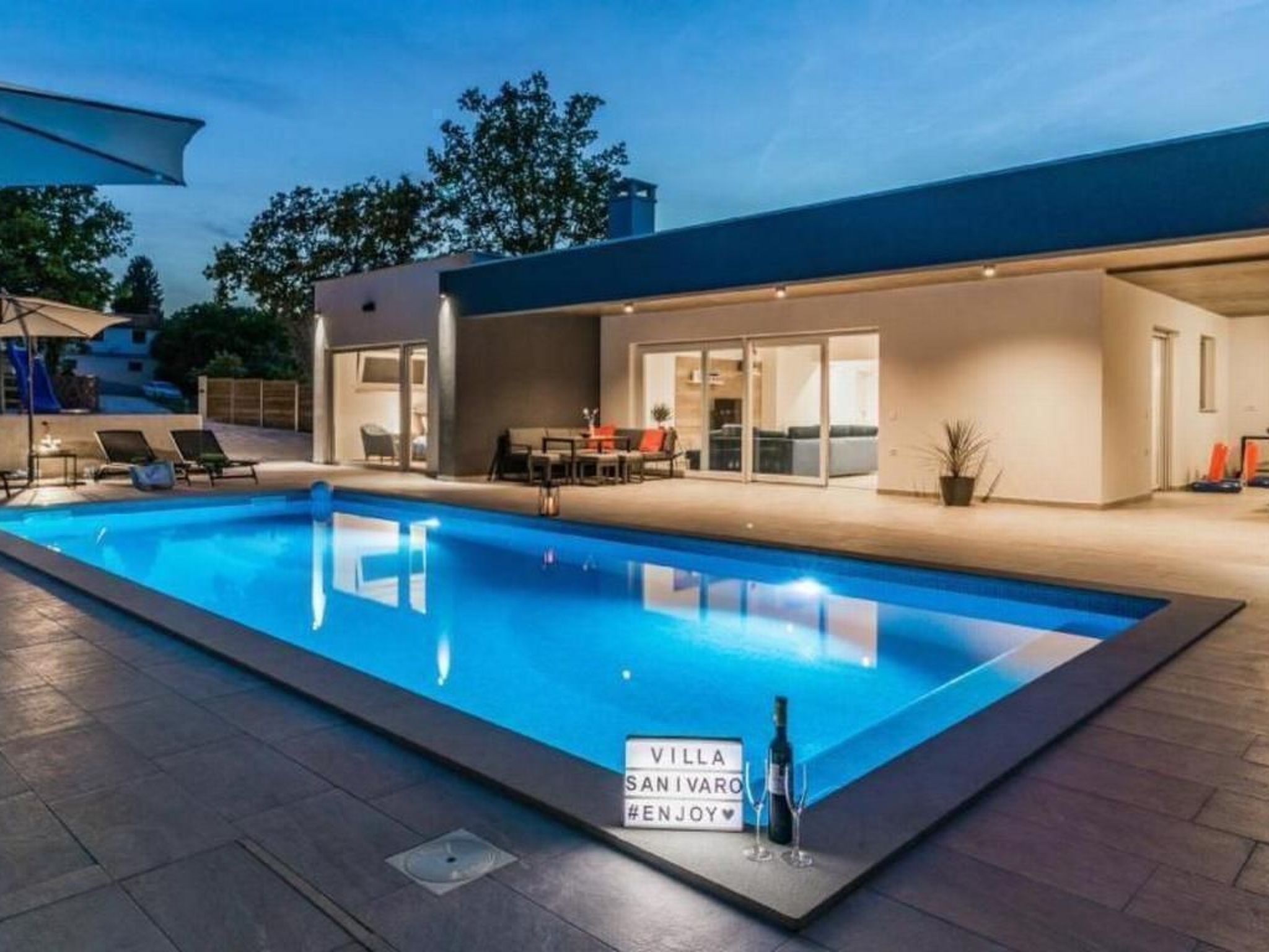 Villa Sanivaro mit beheiztem Pool und Whirlpool-Inside