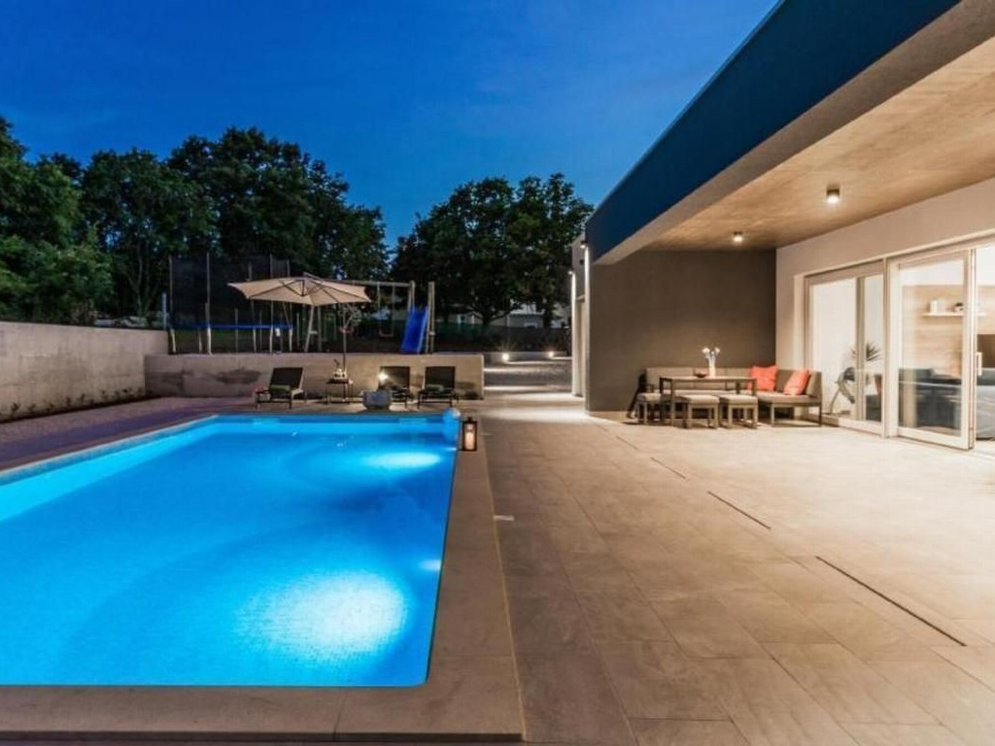 Villa Sanivaro mit beheiztem Pool und Whirlpool-Inside