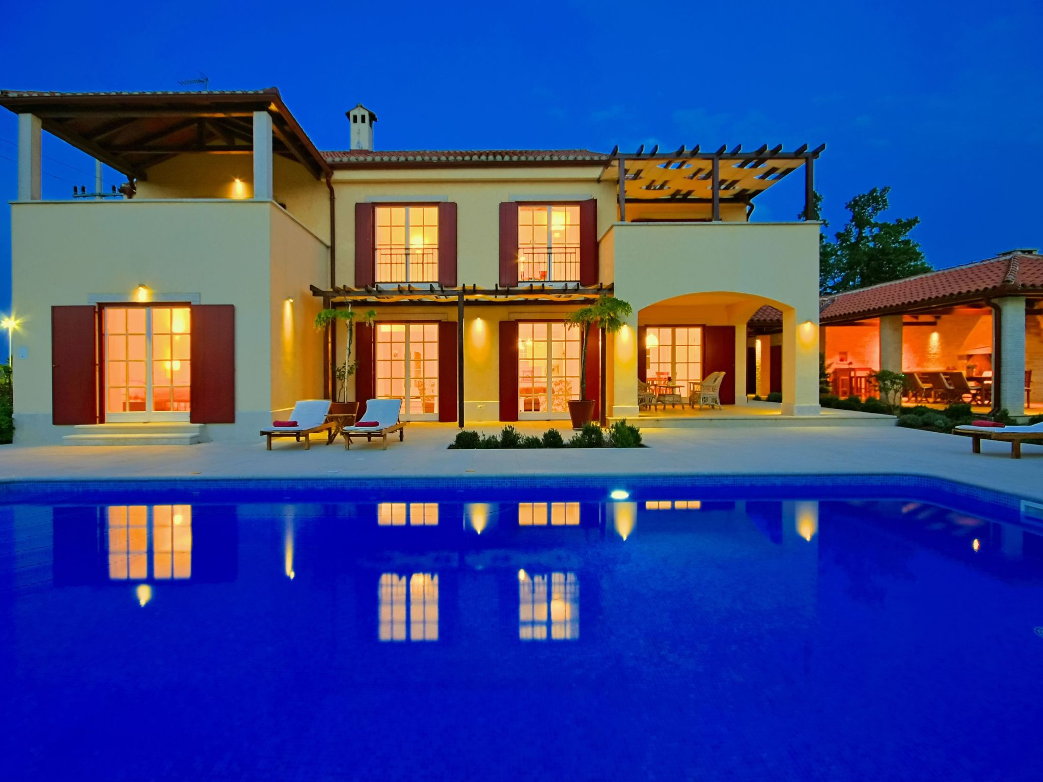 Luxus "Villa Mirna" mit Tennisplatz-Binnen