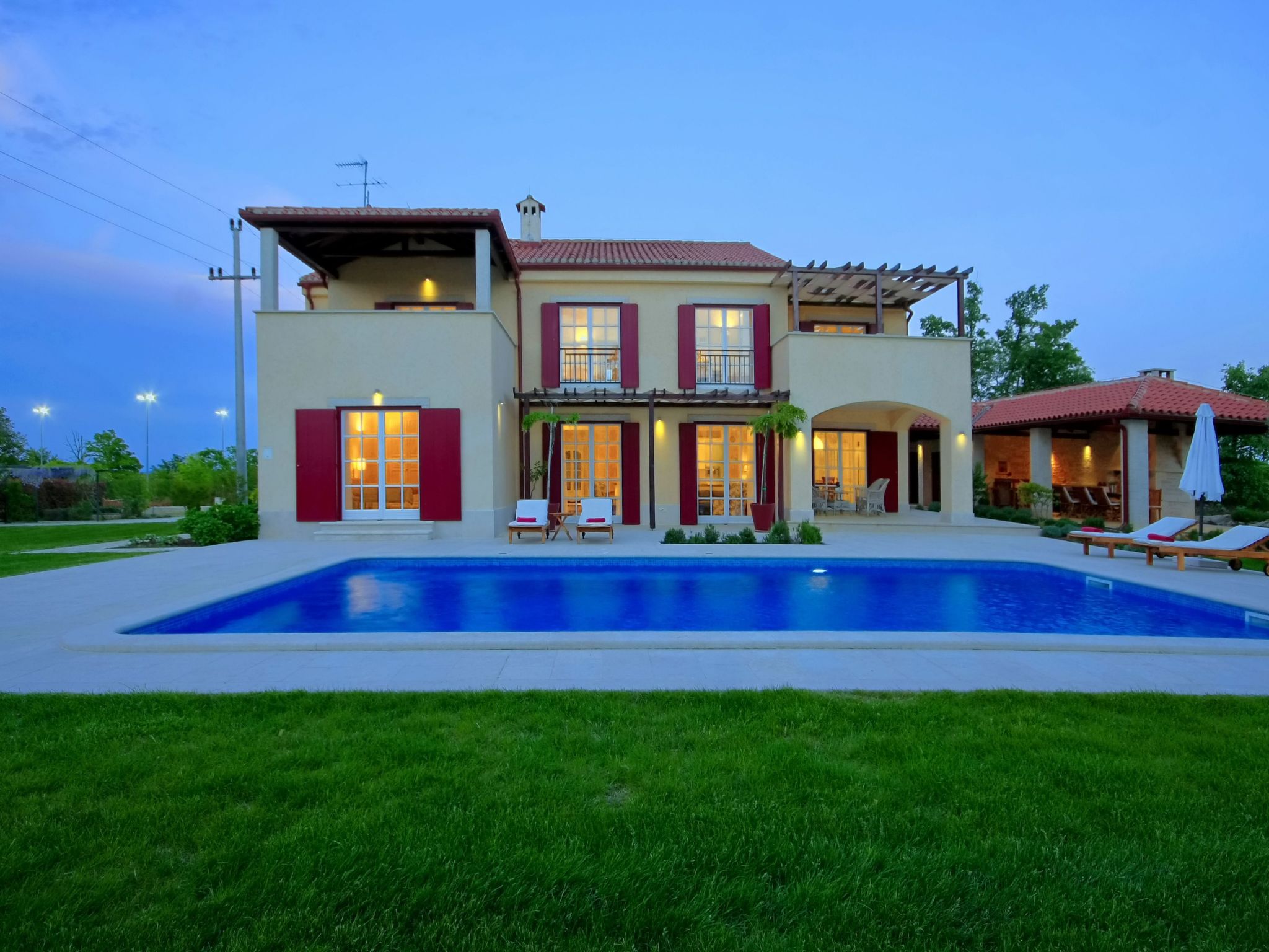 Luxus "Villa Mirna" mit Tennisplatz-Binnen