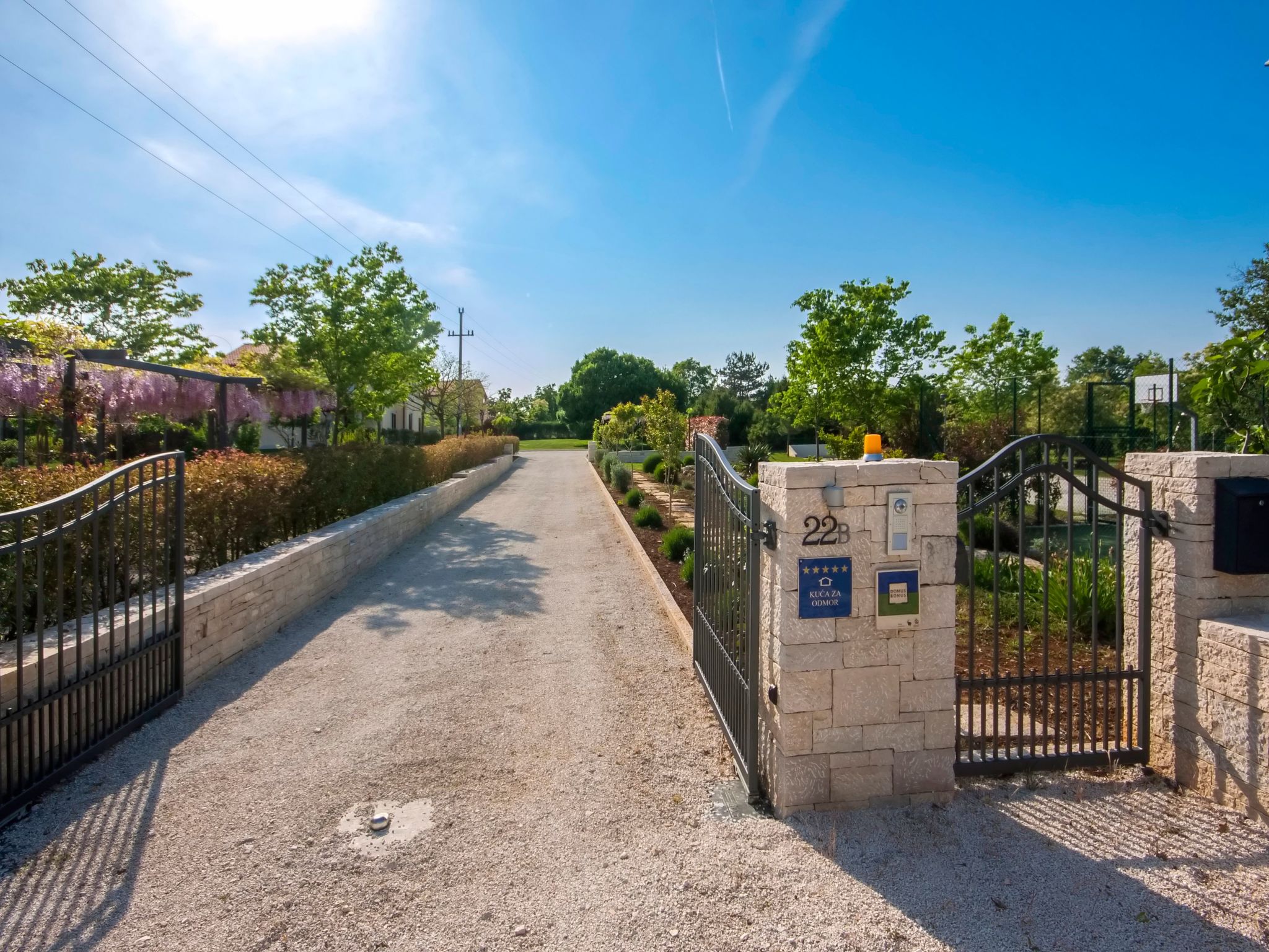 Luxus "Villa Mirna" mit Tennisplatz-Binnen