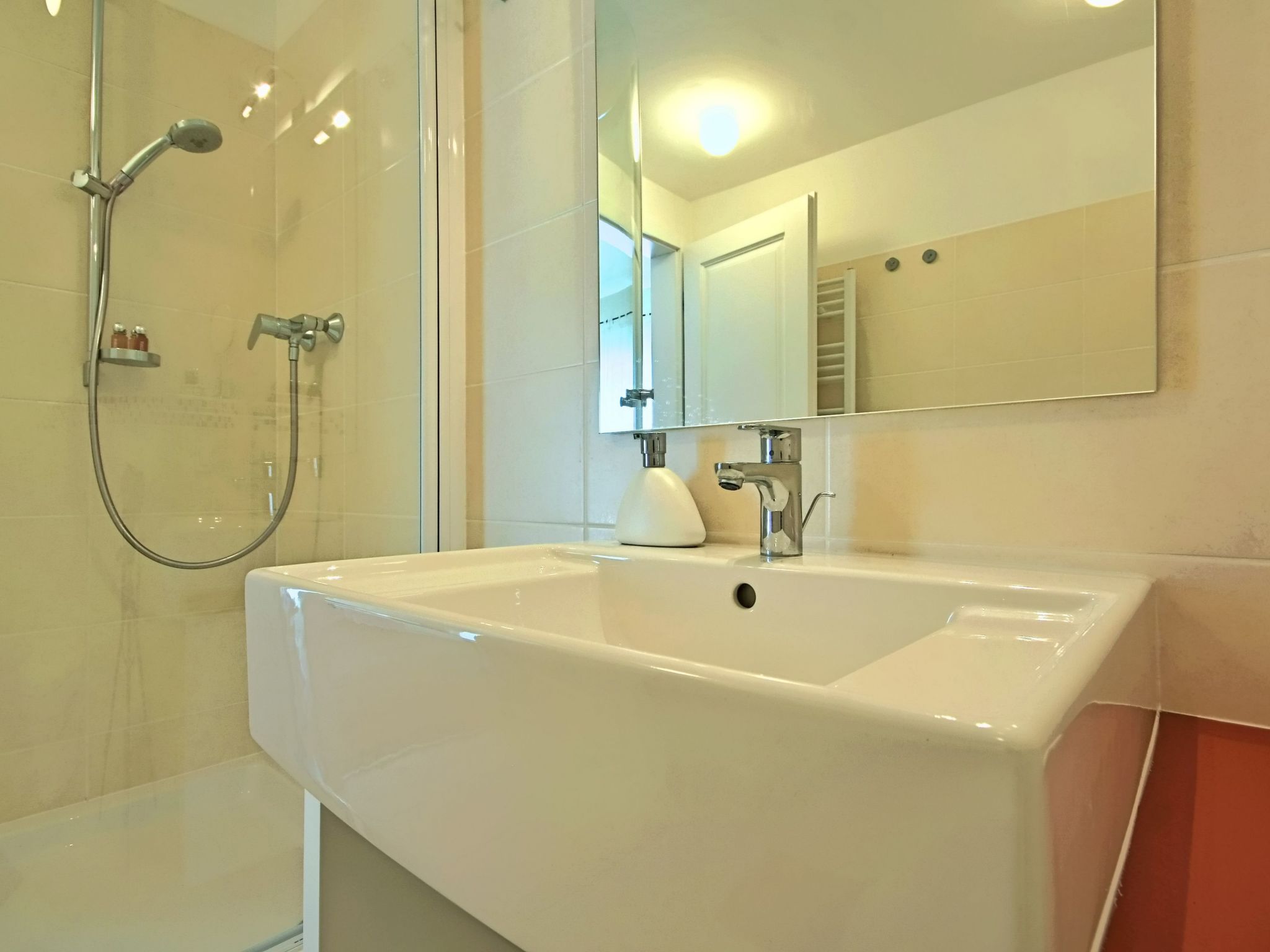 Luxus "Villa Mirna" mit Tennisplatz-Binnen