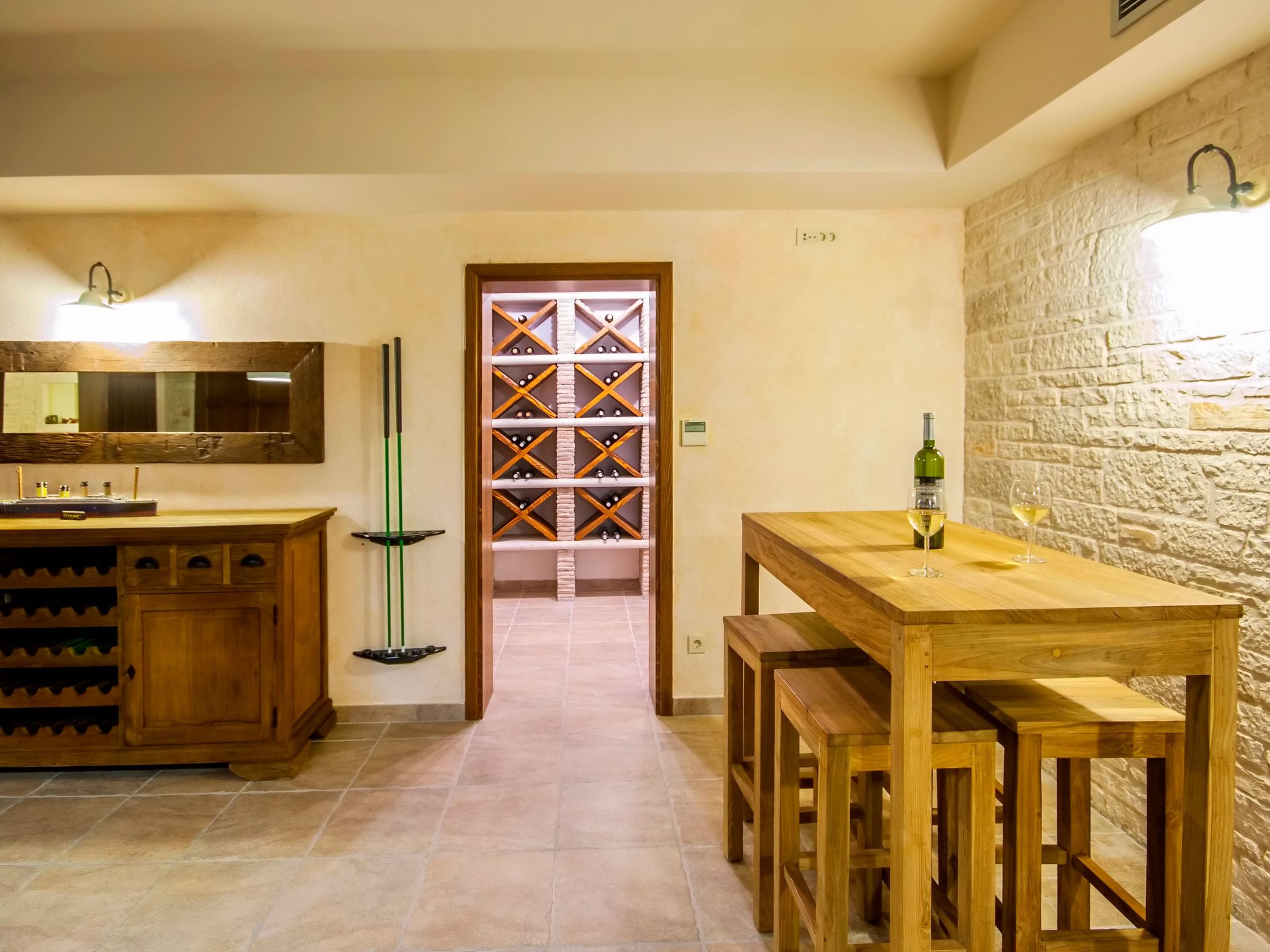 Luxus "Villa Mirna" mit Tennisplatz-Binnen