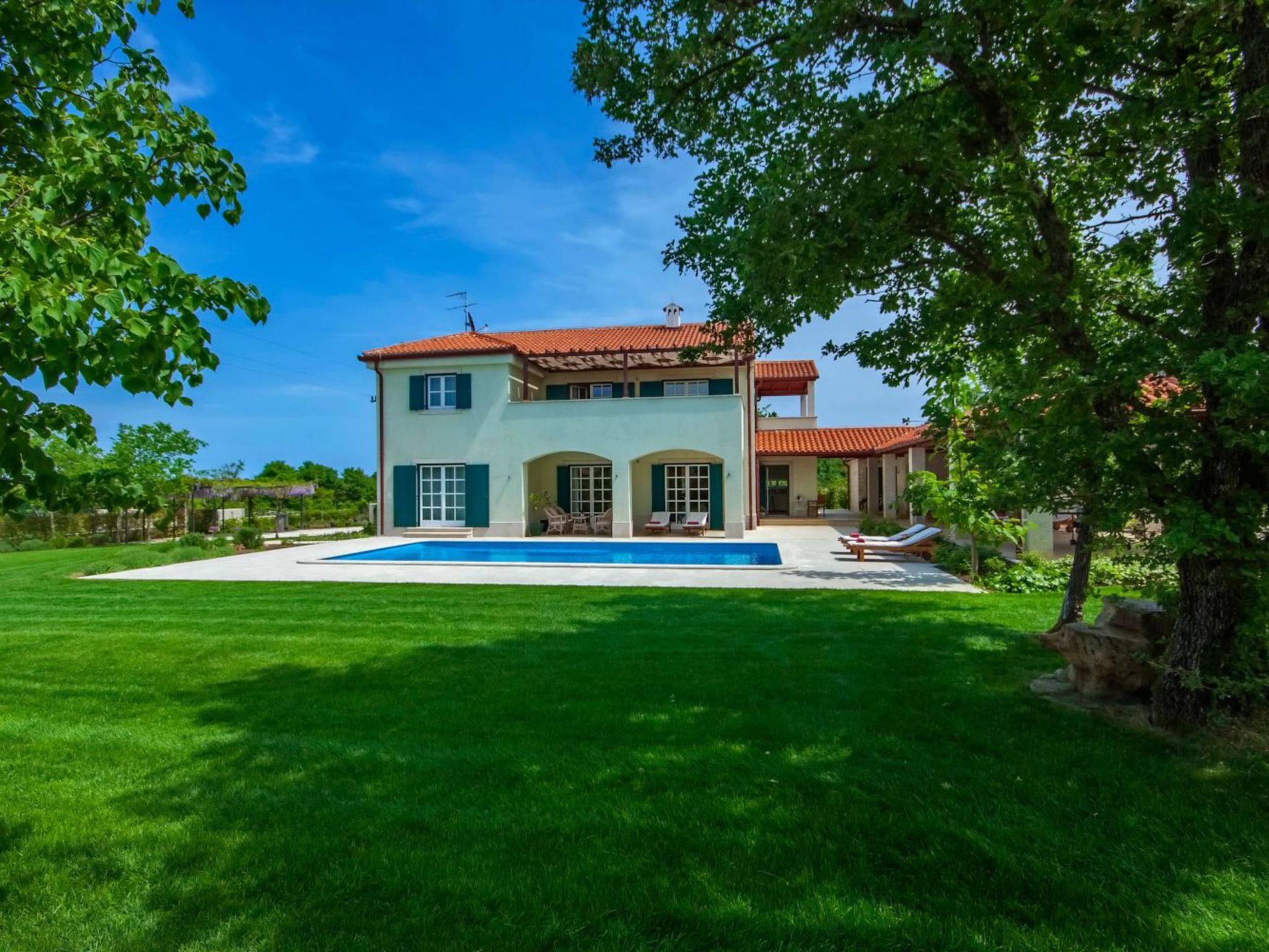 Escape to the heart of Istria with this enchanting holiday house in Butkovici, perfect for accommodating up to 10 guests. This tastefully appointed residence is a haven for groups or families seeking ..