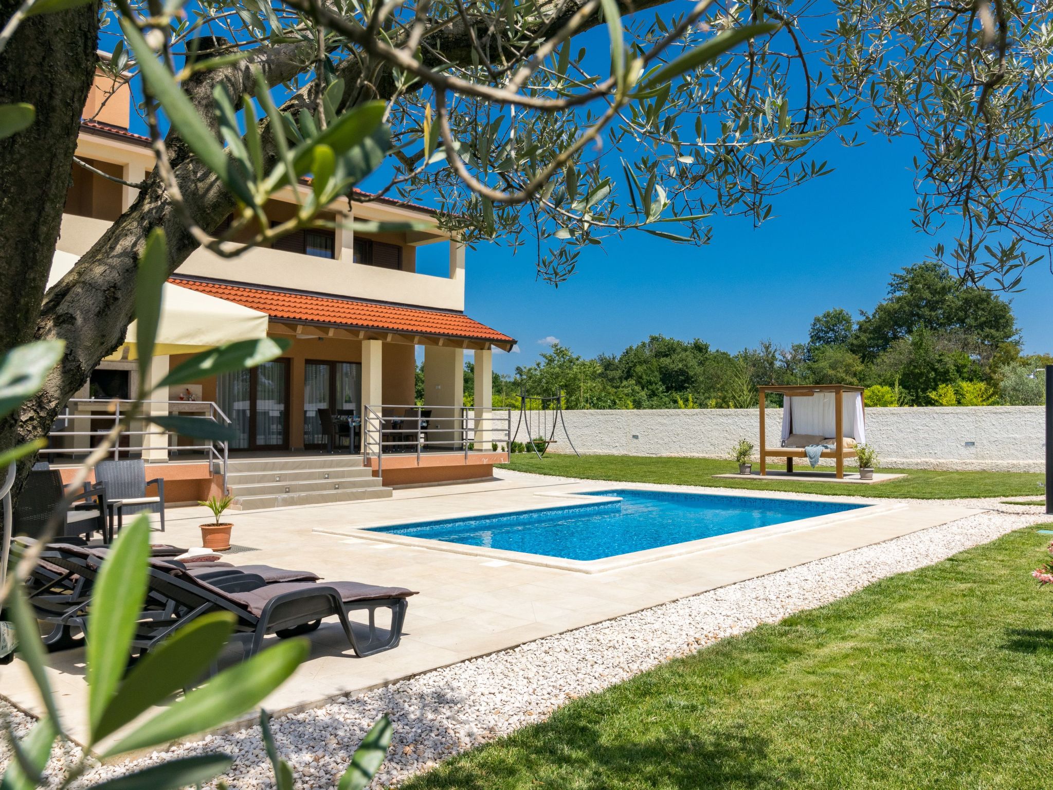 Beeindruckende Luxusvilla mit beheiztem Privatpool-Binnen