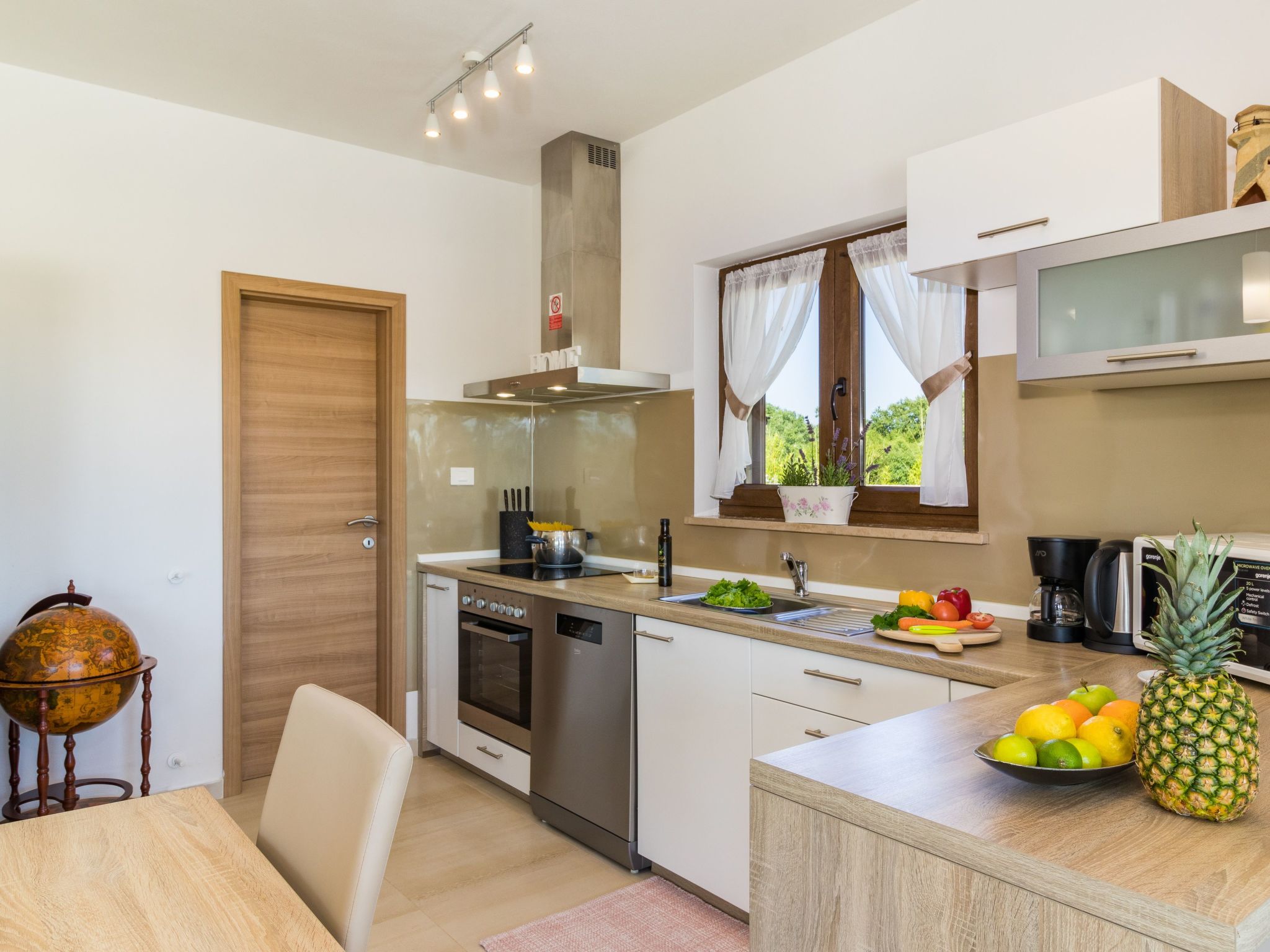 Beeindruckende Luxusvilla mit beheiztem Privatpool-Binnen