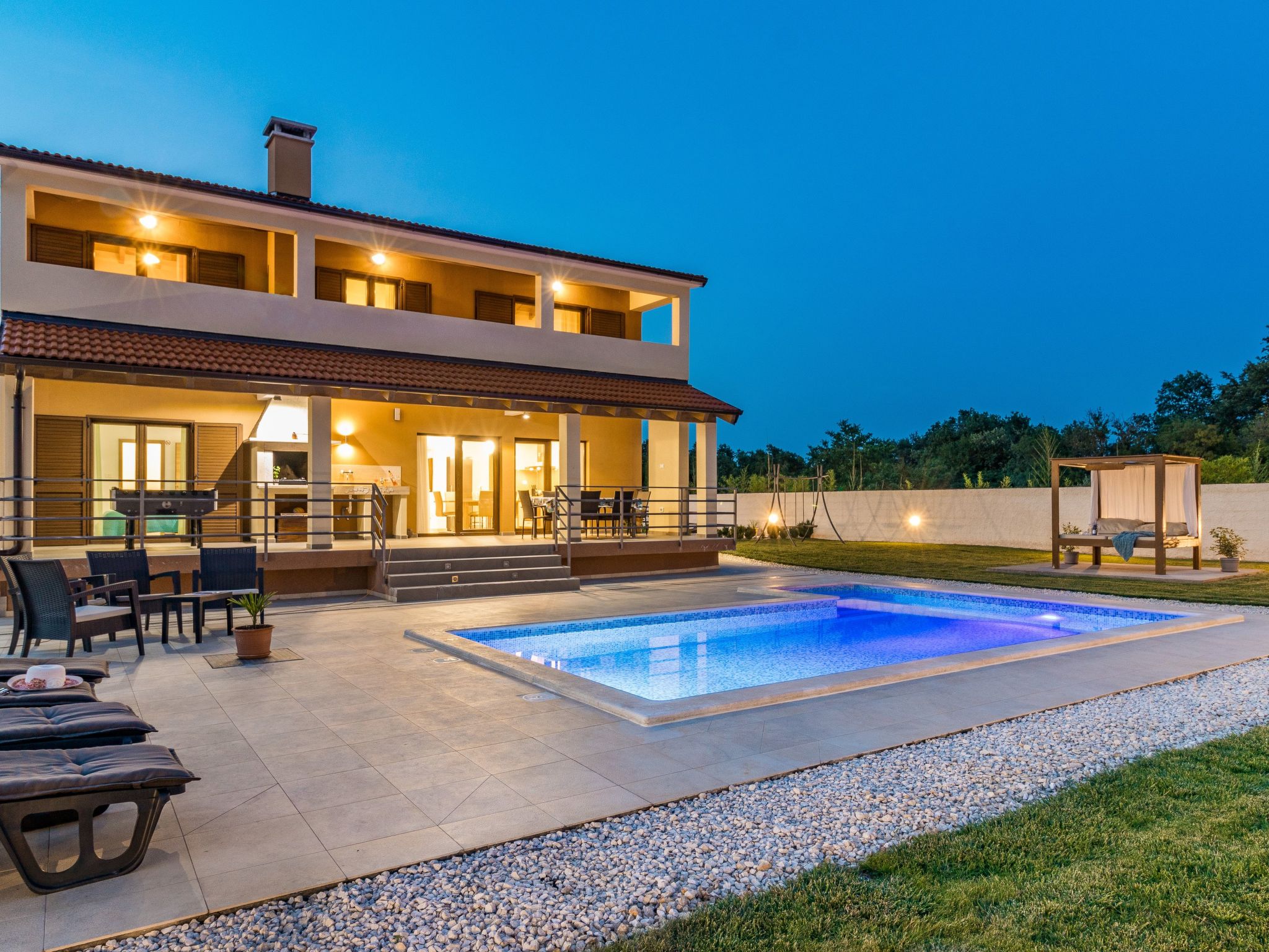 Beeindruckende Luxusvilla mit beheiztem Privatpool-Binnen