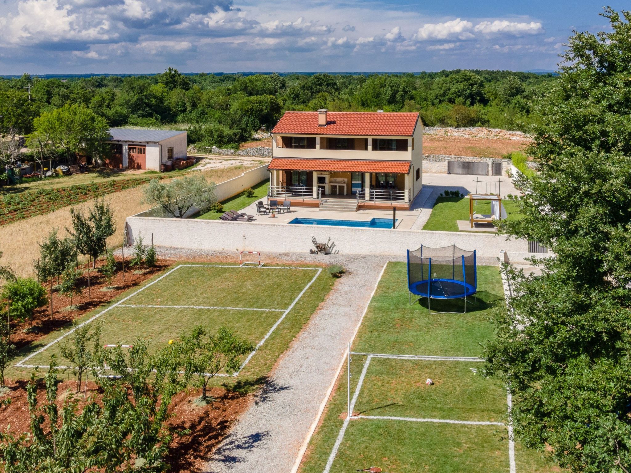 Beeindruckende Luxusvilla mit beheiztem Privatpool-Binnen