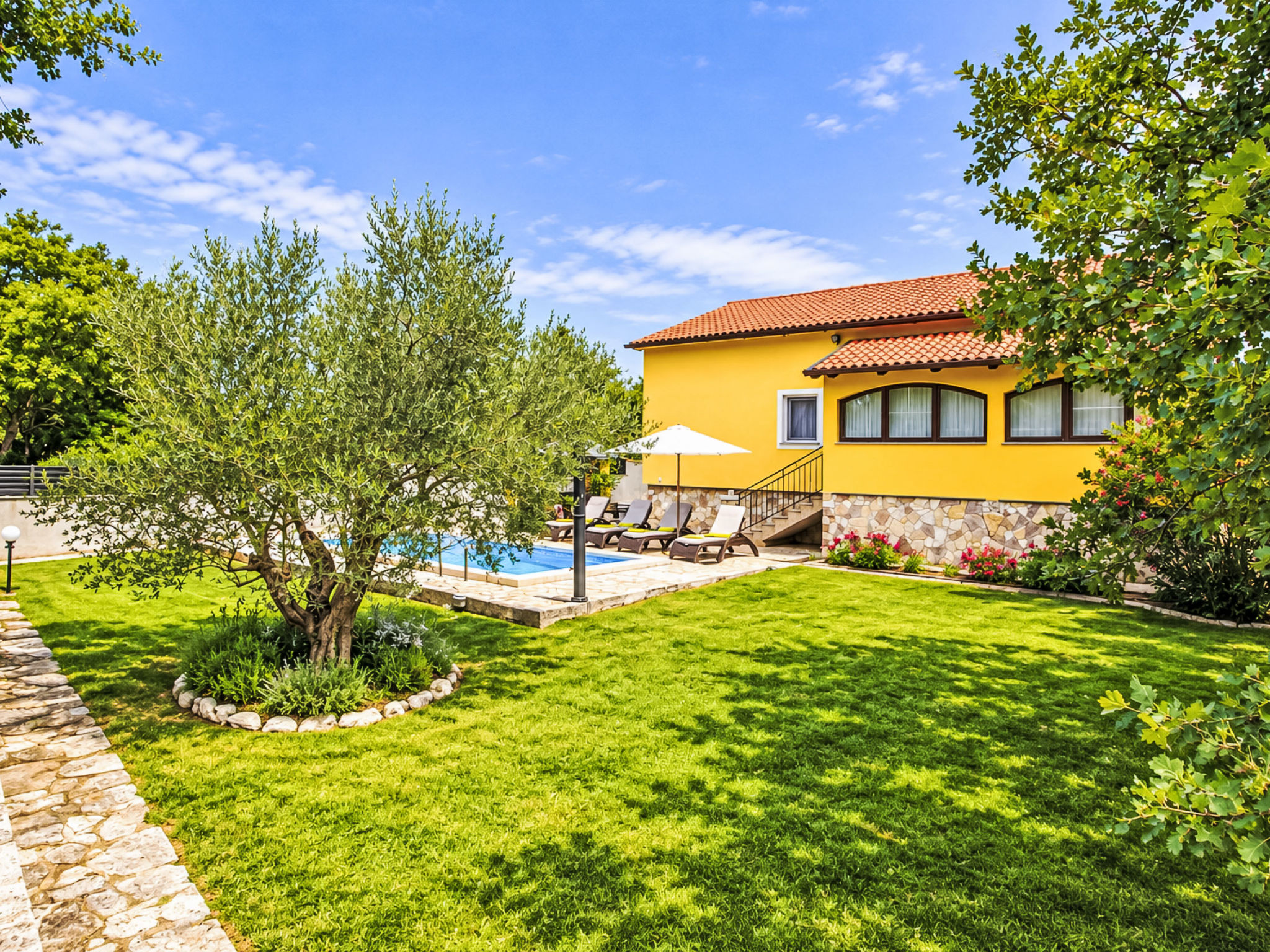 Villa Sandi im Dorf Juršići - Outside