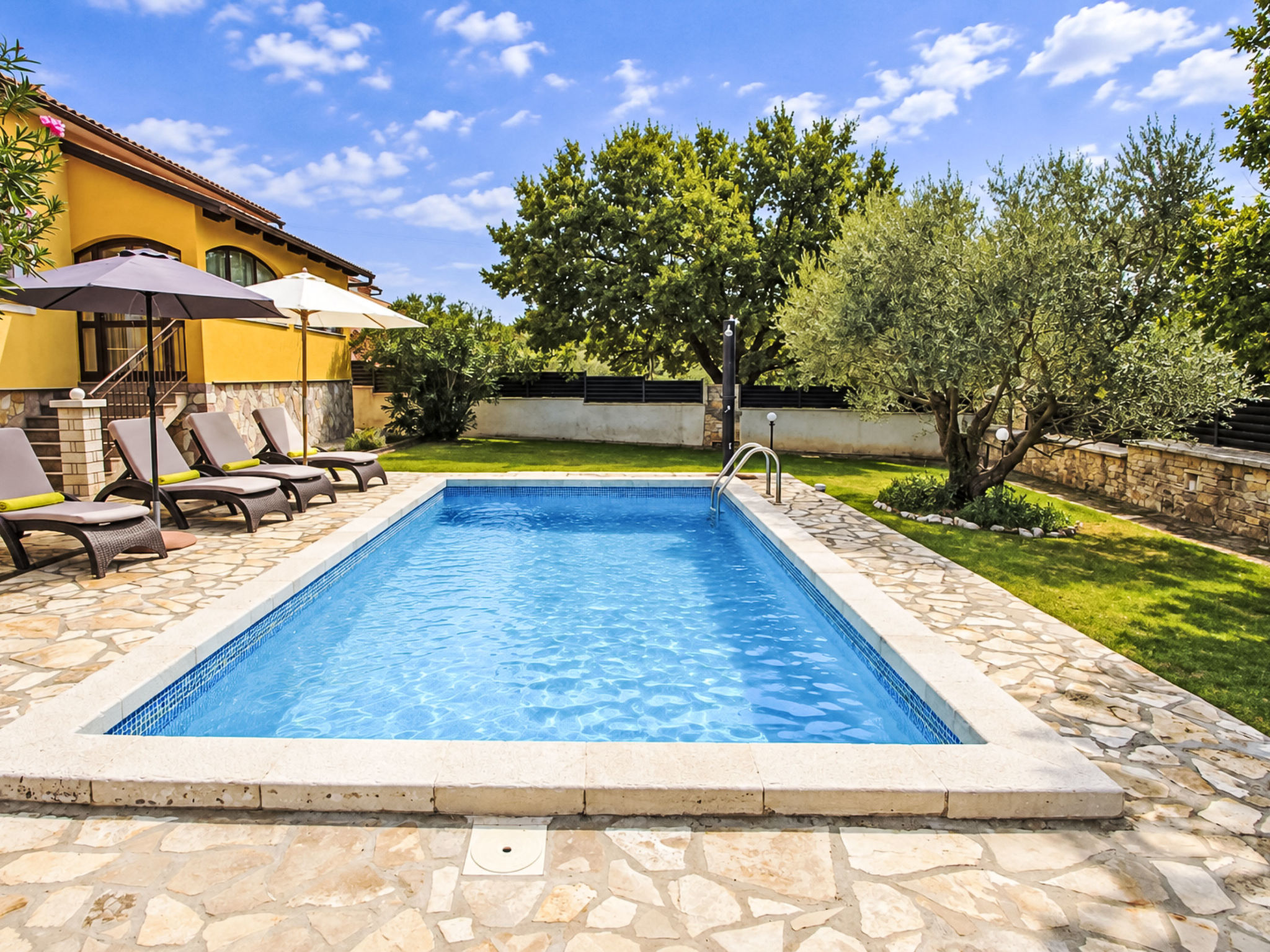 Villa Sandi im Dorf Juršići - Outside