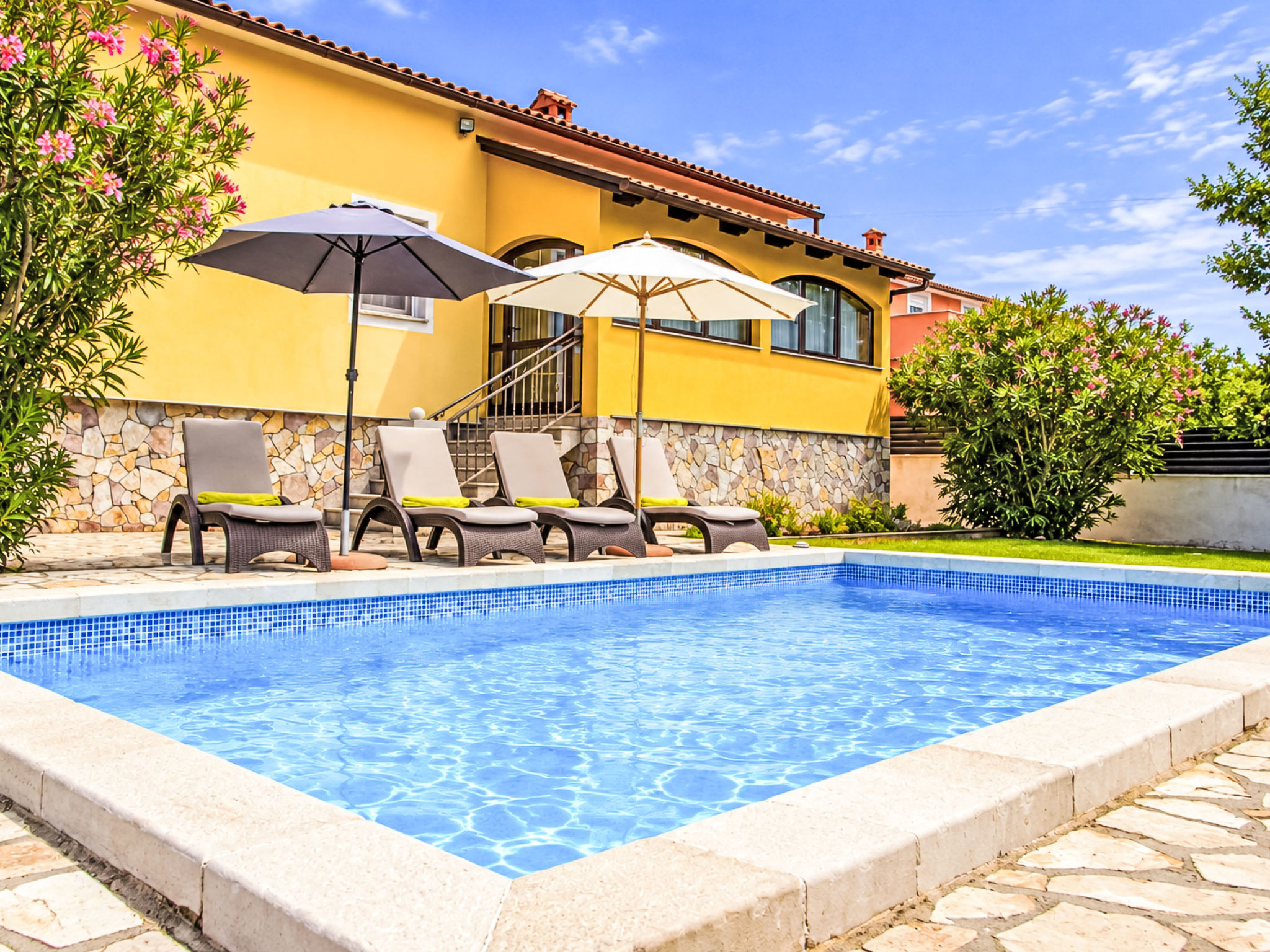 Villa Sandi im Dorf Juršići - Outside