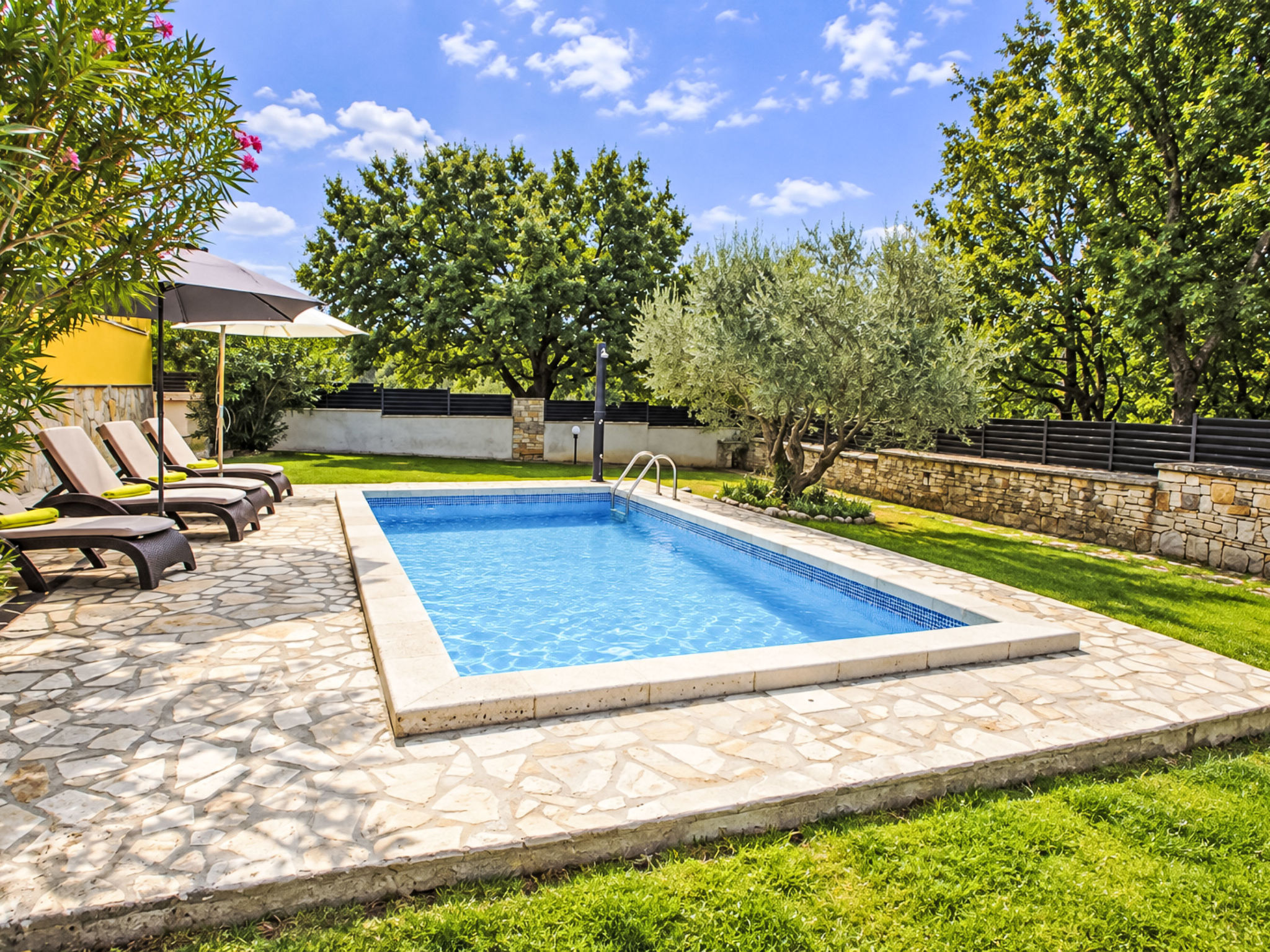 Villa Sandi im Dorf Juršići - Outside