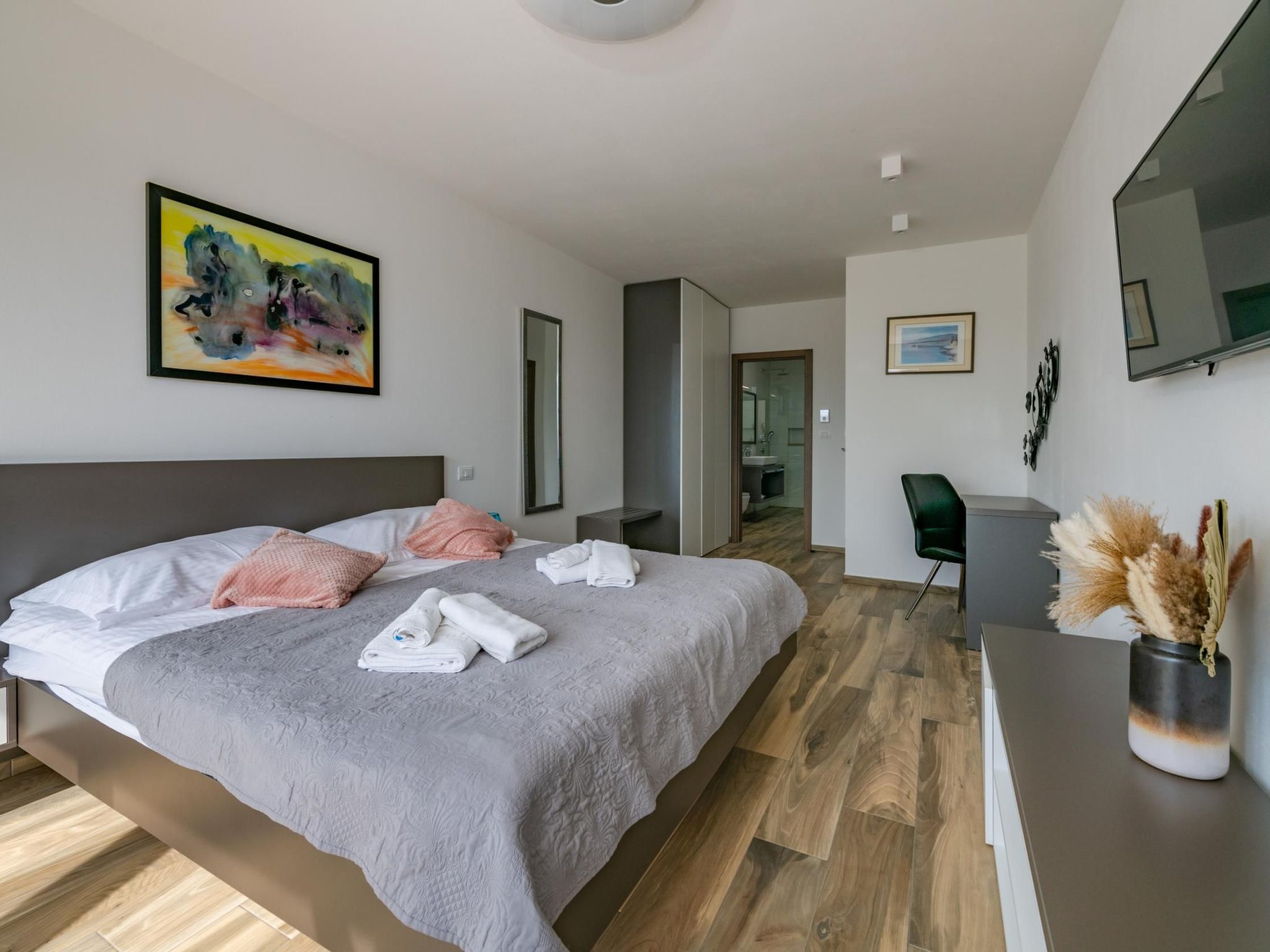 Villa EmMa mit 5 Schlafzimmern und beheiztem Pool-Image-tags.info