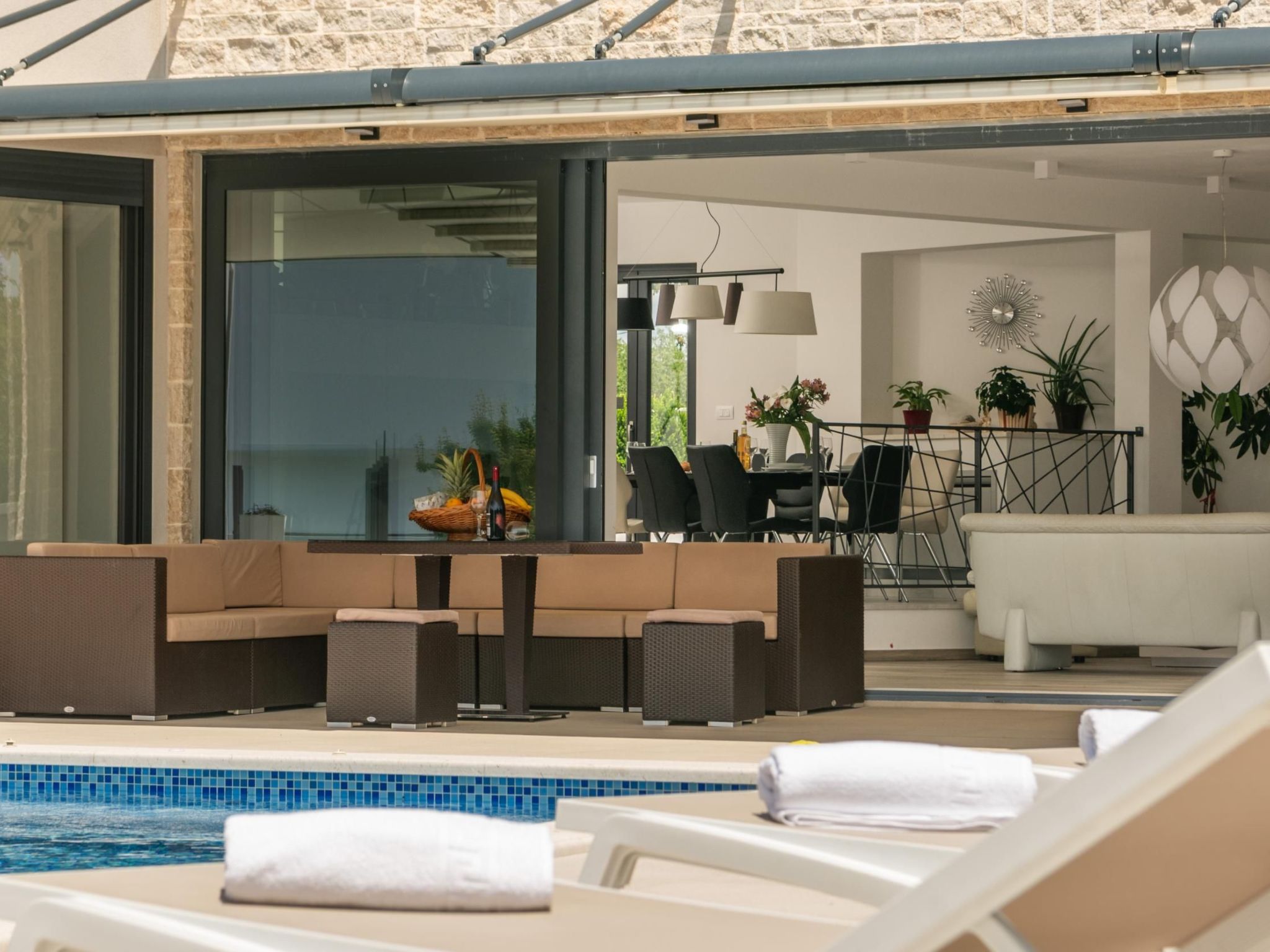 Villa EmMa mit 5 Schlafzimmern und beheiztem Pool-Image-tags.info