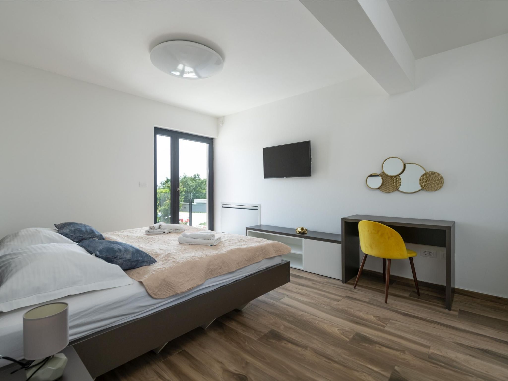 Villa EmMa mit 5 Schlafzimmern und beheiztem Pool-Image-tags.info