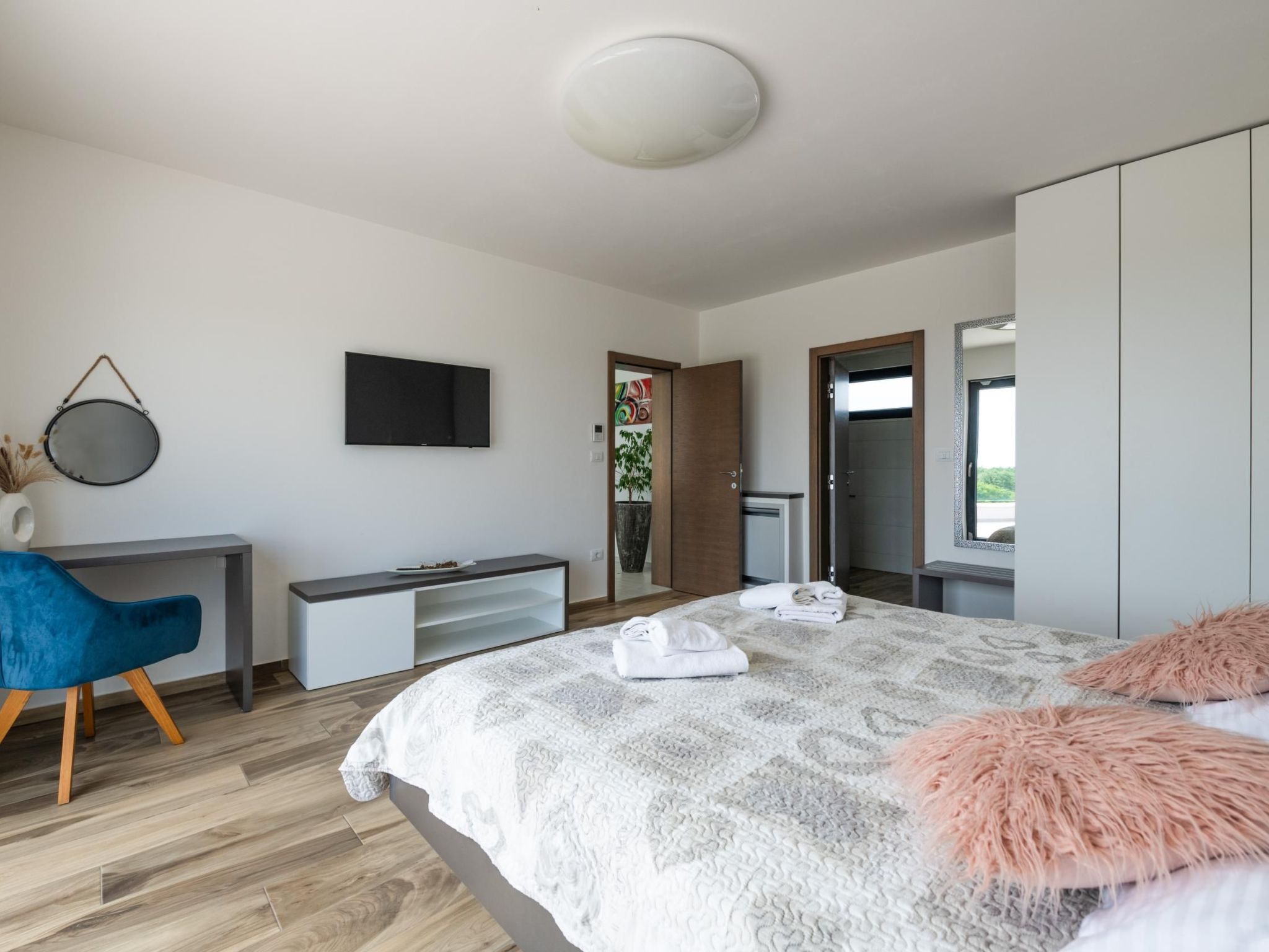 Villa EmMa mit 5 Schlafzimmern und beheiztem Pool-Image-tags.info