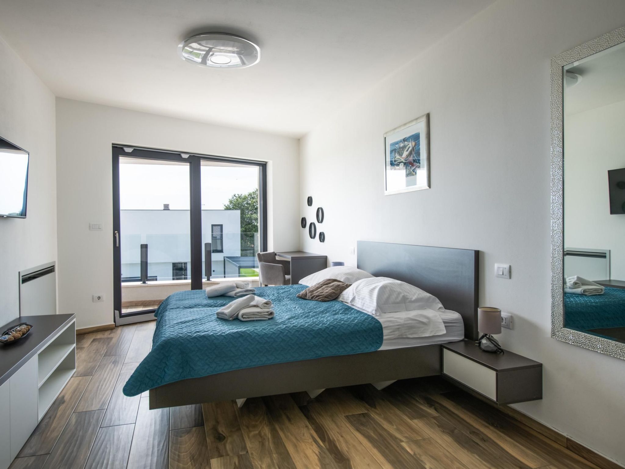 Villa EmMa mit 5 Schlafzimmern und beheiztem Pool-Image-tags.info