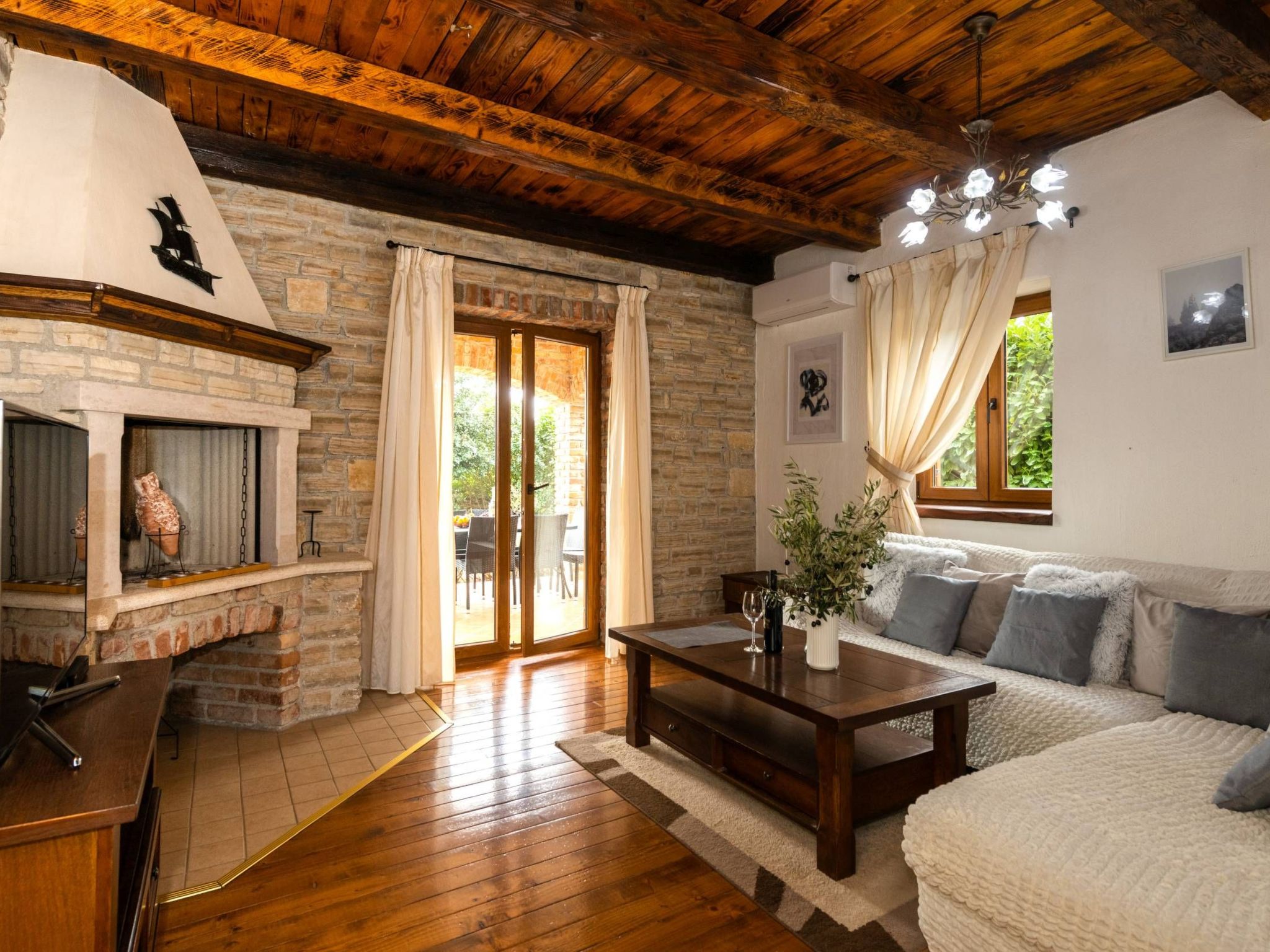 Villa Wish mit beheiztem Pool-Drinnen