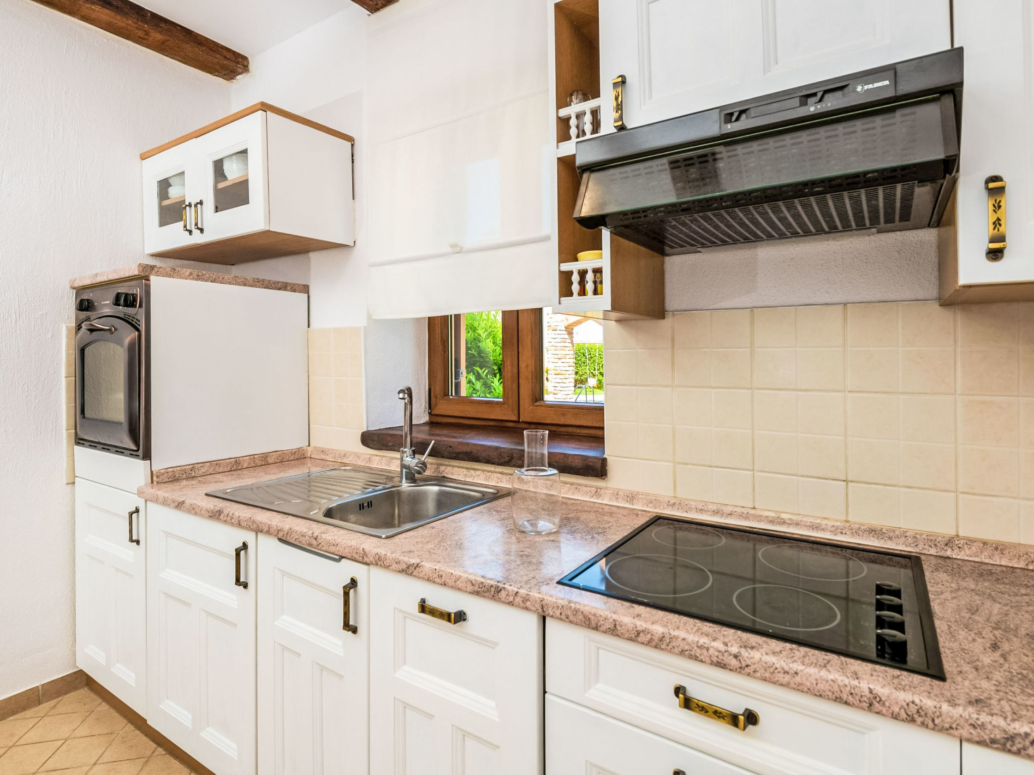 Maison Villa Wish mit beheiztem Pool – Cuisine et coin repas, photo 22 sur 46