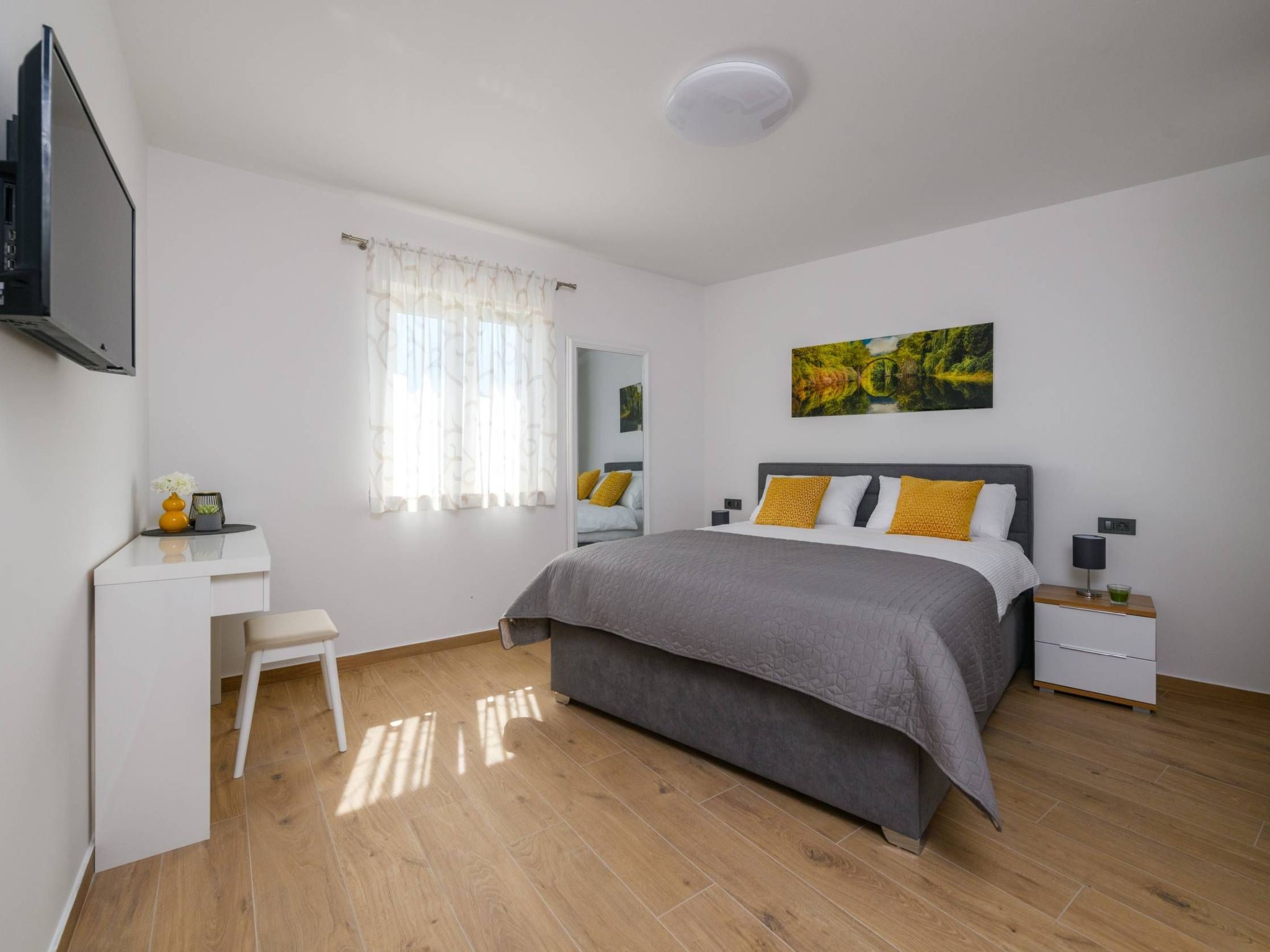 Villa Grande, klimatisiert und mit Pool in Jursici-Binnen