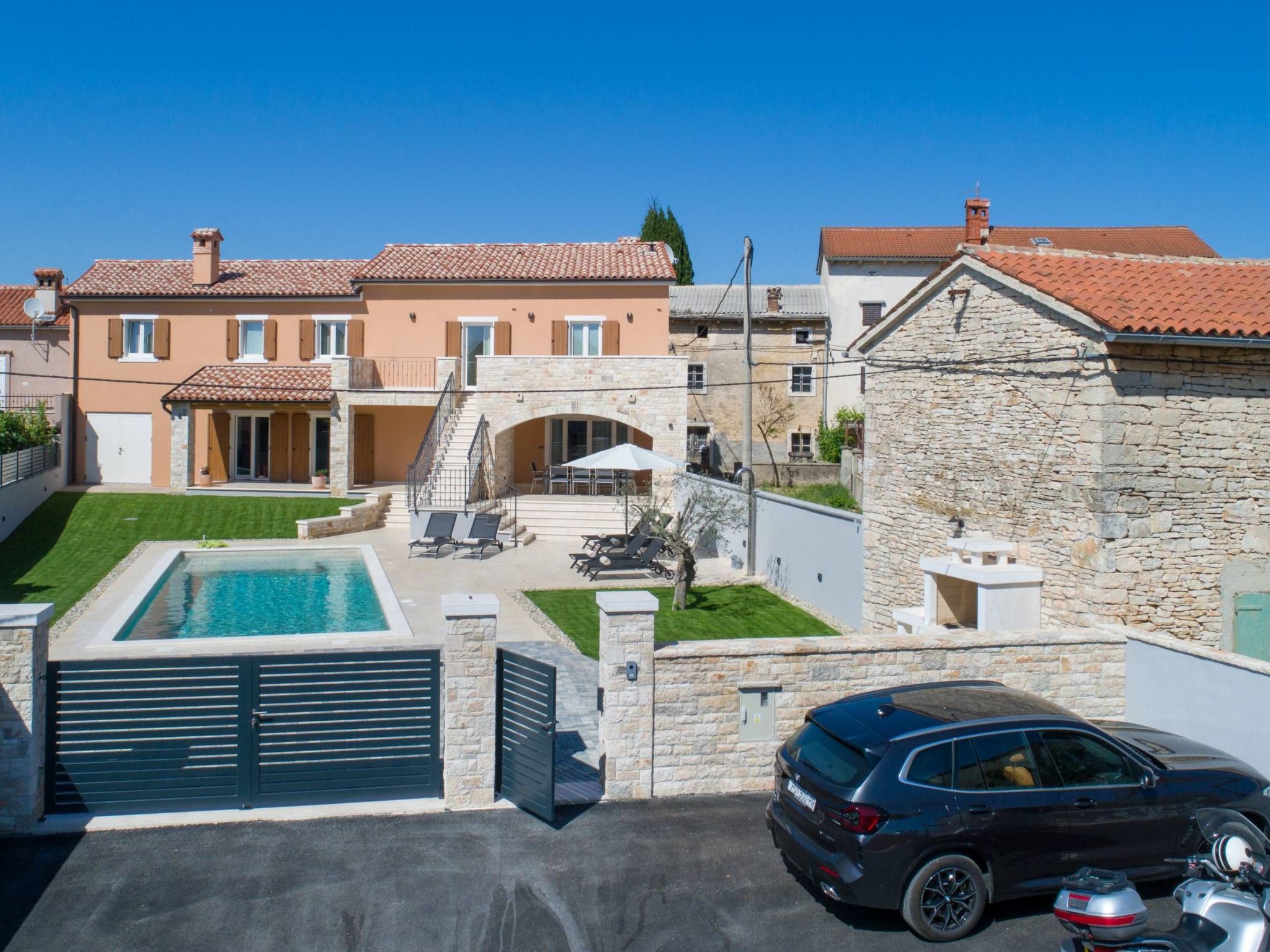 Villa Grande, klimatisiert und mit Pool in Jursici-Binnen